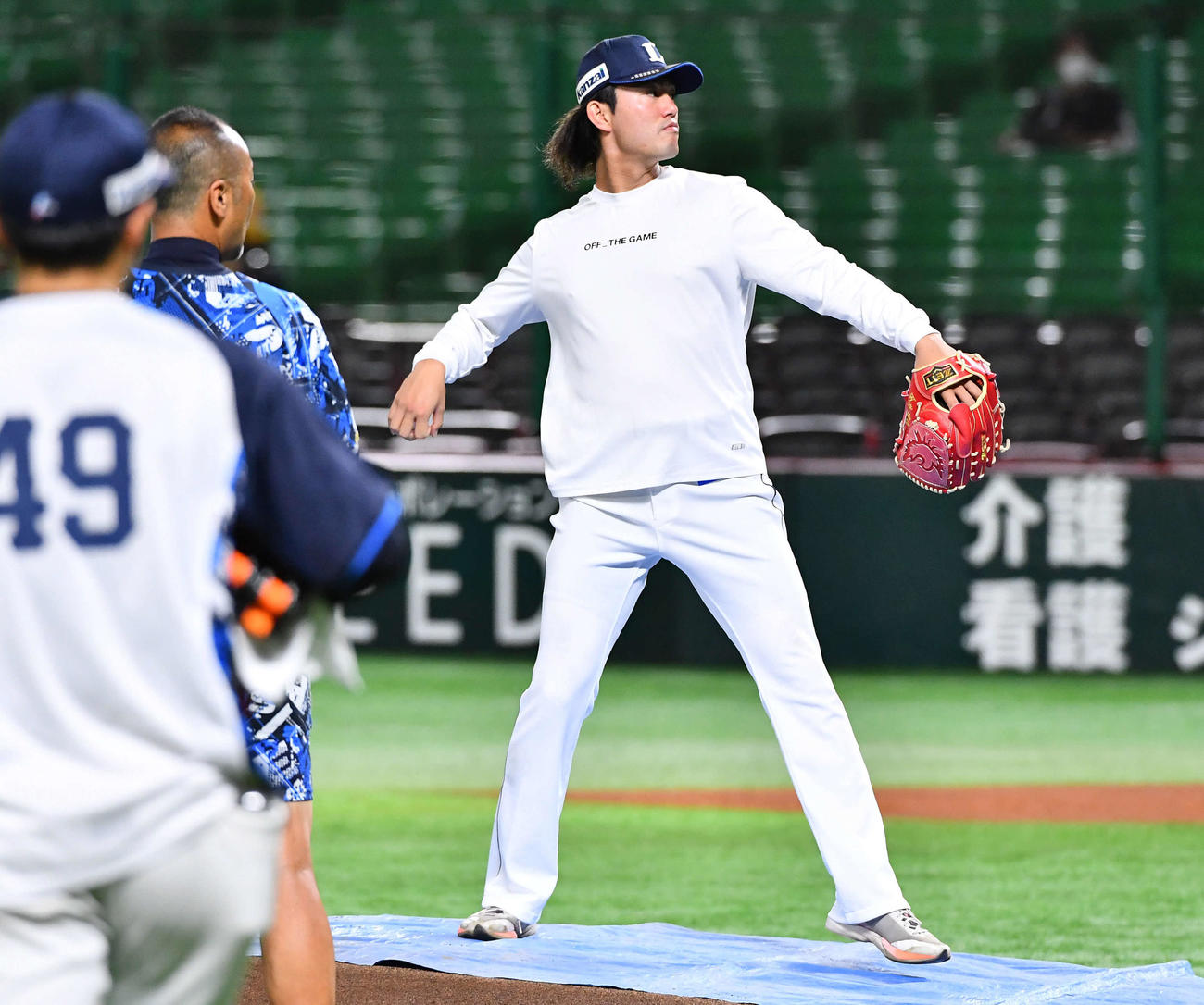 ソフトバンク対西武　マウンドの感触を確かめる今井（撮影・岩下翔太）