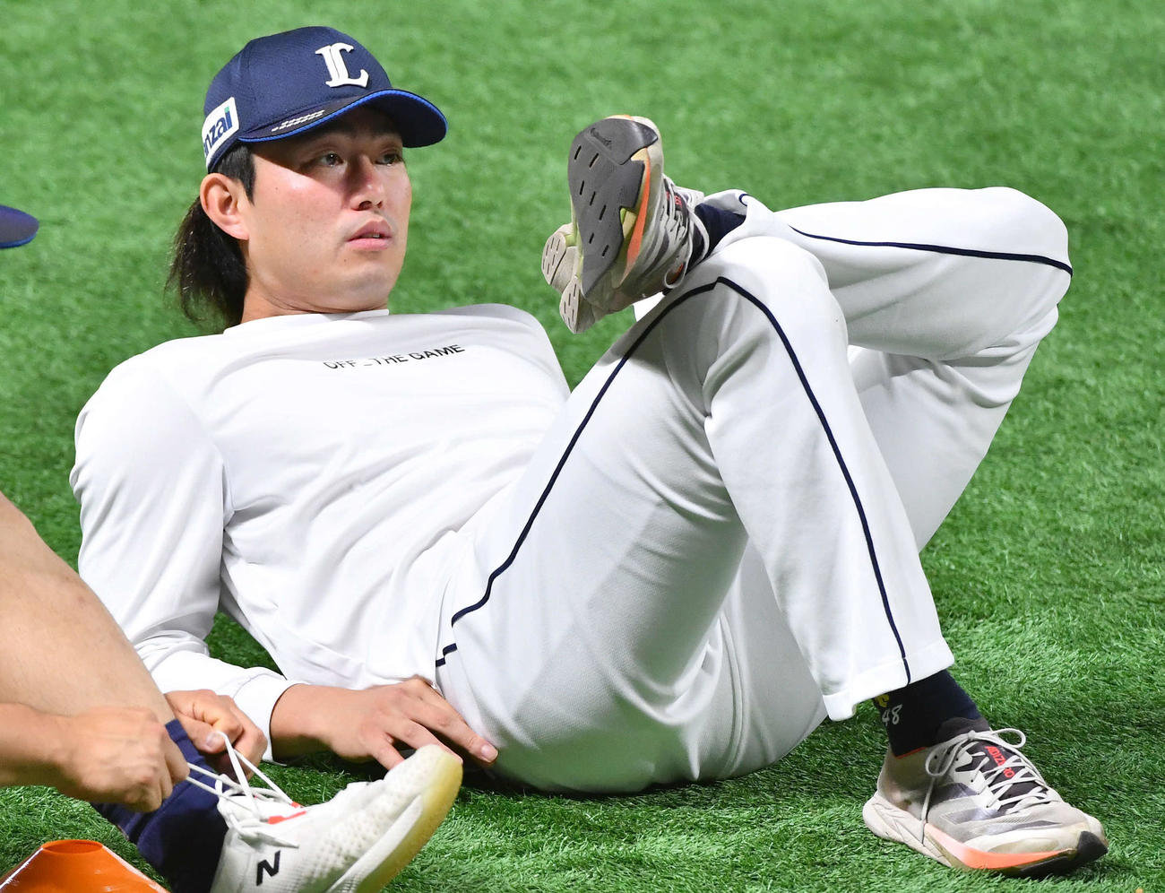 ソフトバンク対西武　ストレッチを行う今井（撮影・岩下翔太）