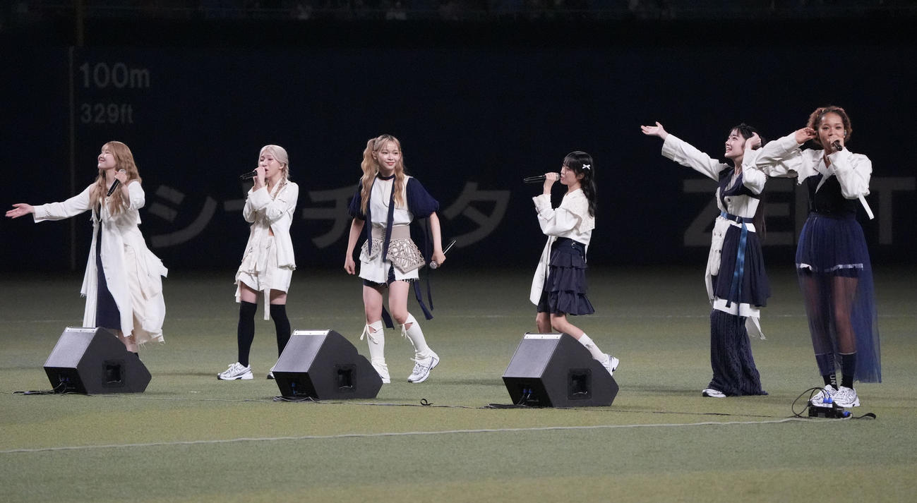 中日対ヤクルト　試合前、ミニライブを行うLittle Gleen Monster（撮影・森本幸一）