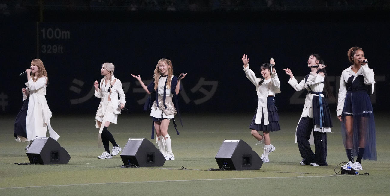 中日対ヤクルト　試合前、ミニライブを行うLittle Gleen Monster（撮影・森本幸一）
