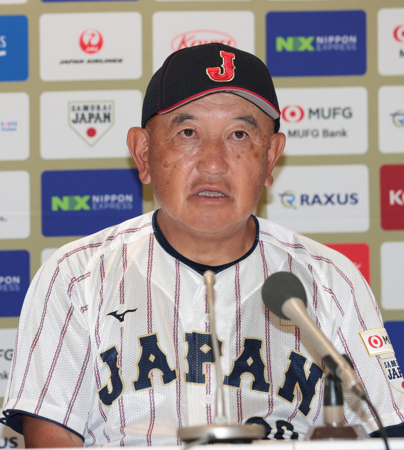 日米大学野球を前に会見する侍ジャパン大学代表の堀井監督（撮影・柴田隆二）
