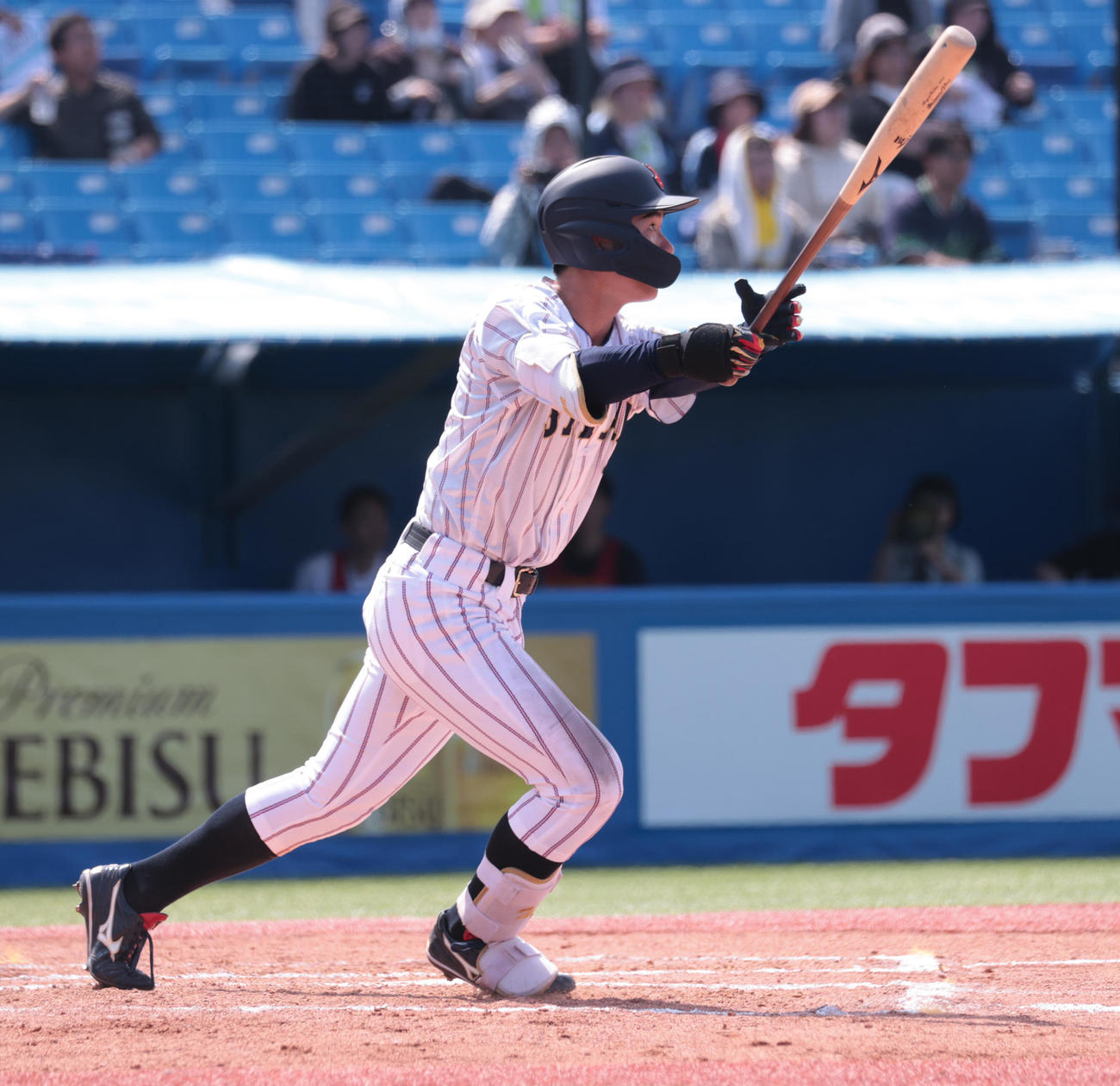 ヤクルト2軍対大学代表　6回裏大学代表2死三塁、明大・小島は右中間に適時三塁打を放つ（撮影・柴田隆二）