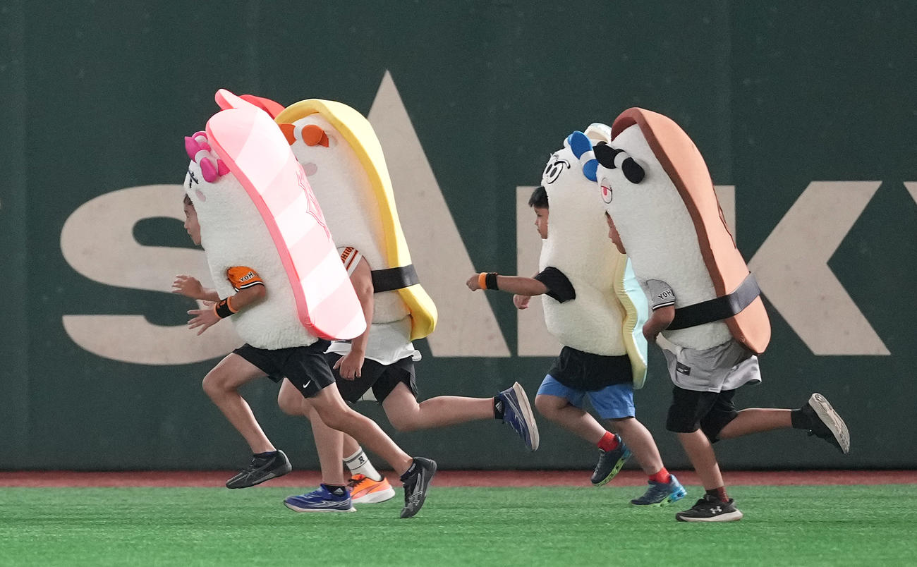 巨人対広島　すしレース（撮影・鈴木みどり）