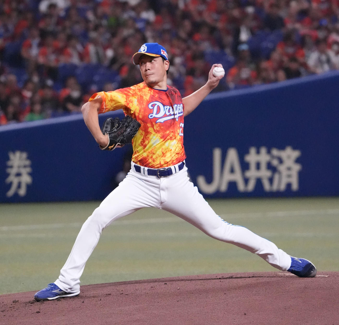 中日対ヤクルト　1回表、登板する中日先発の大野（撮影・森本幸一）