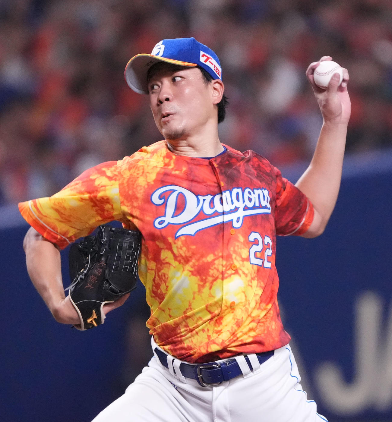 中日対ヤクルト　8回表ヤクルト2死、力投する大野（撮影・森本幸一）