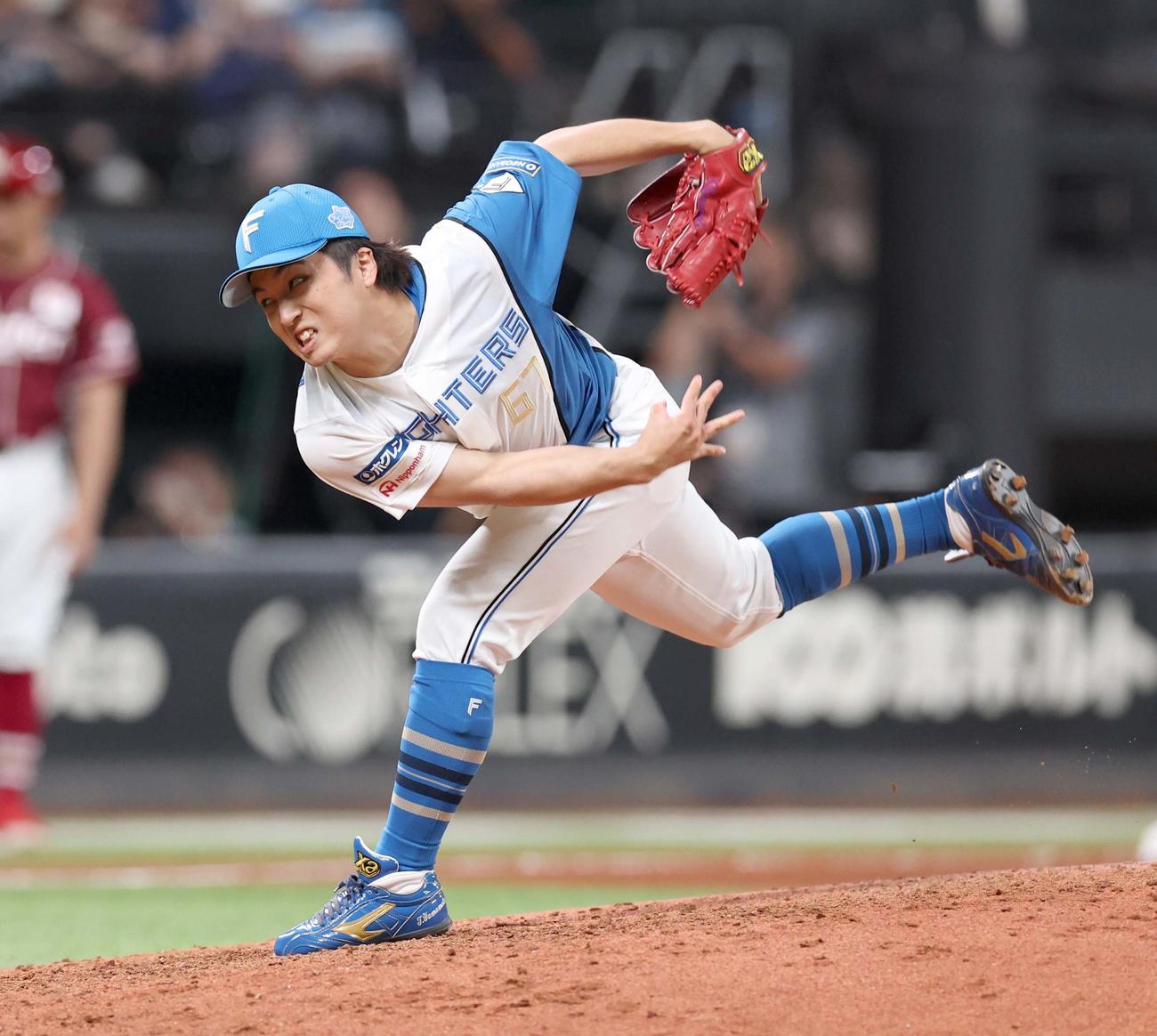 日本ハム対楽天　8回に登板の山本拓（撮影・黒川智章）