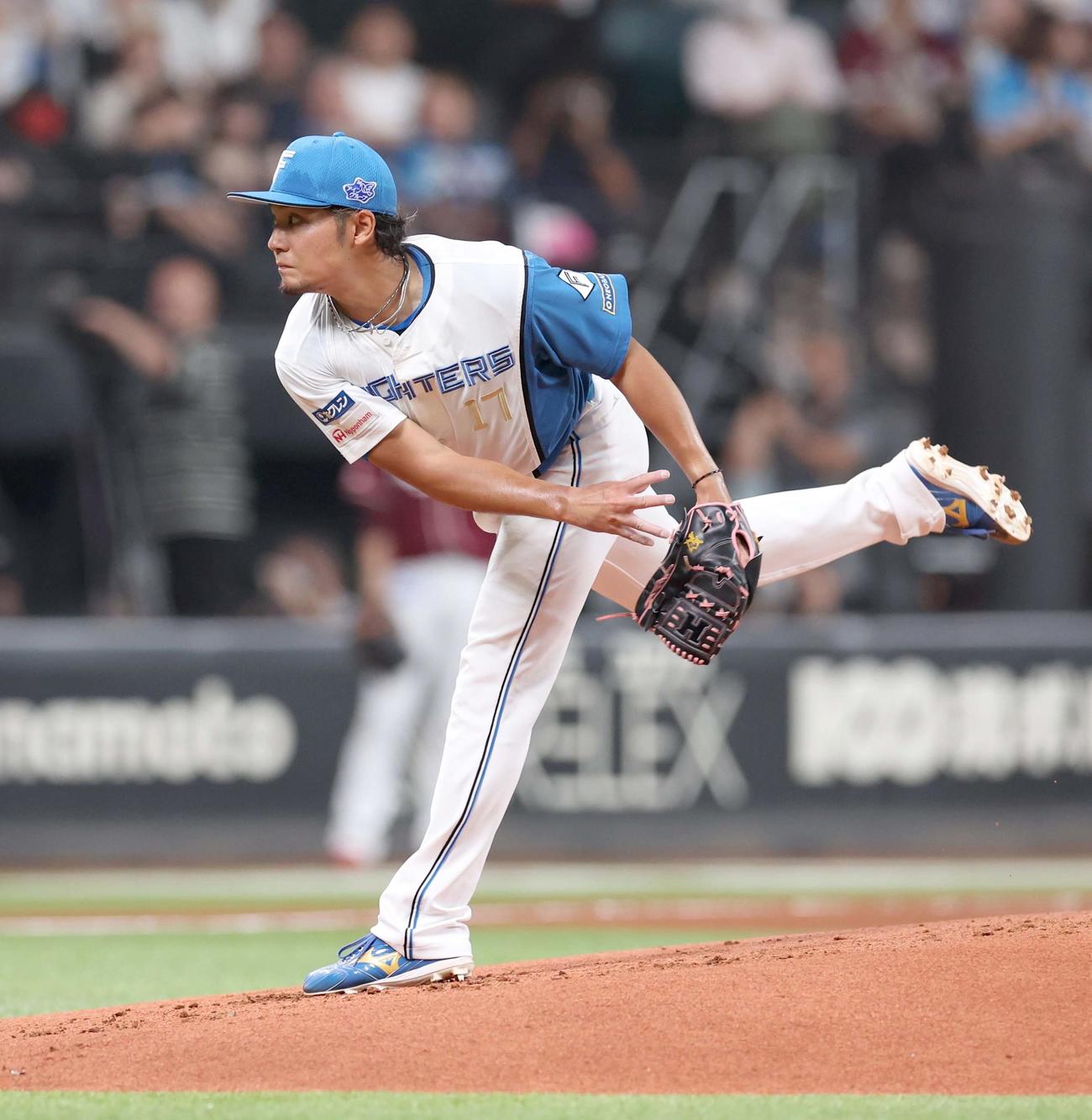 日本ハム対楽天　日本ハム先発の伊藤（撮影・黒川智章）