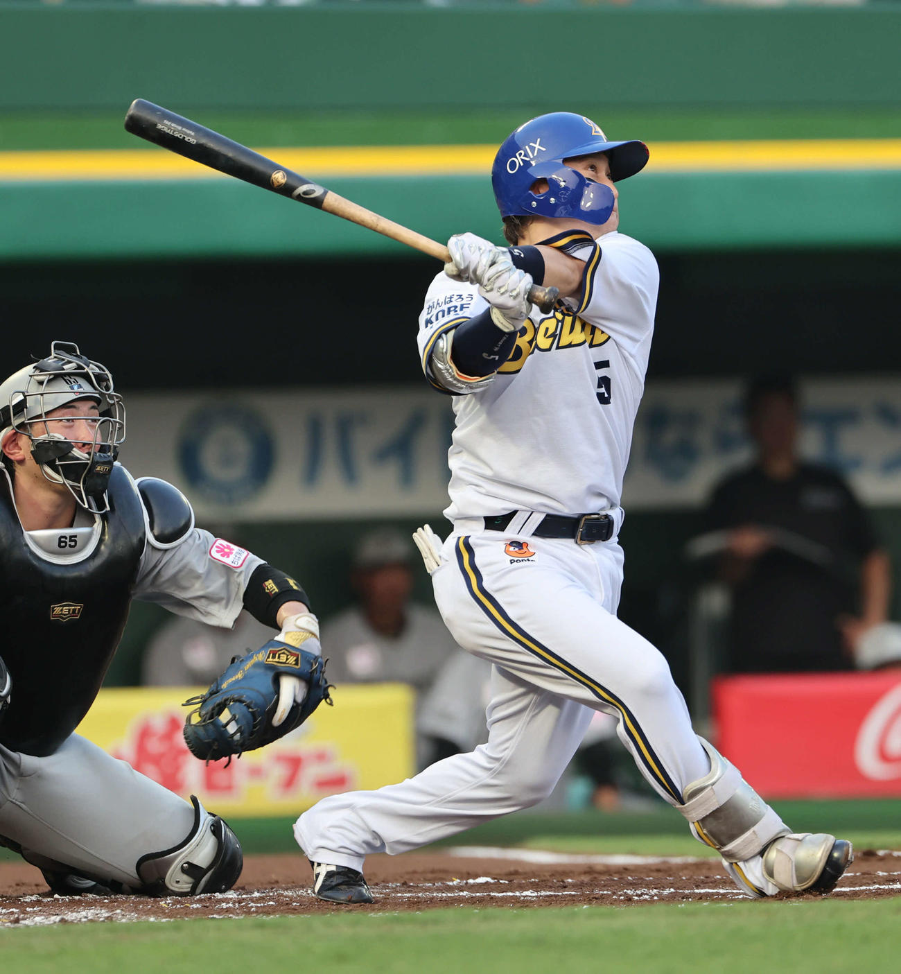 オリックス対ロッテ　1回裏オリックス1死一塁、西野は右越えに本塁打を放つ（撮影・西尾就之）