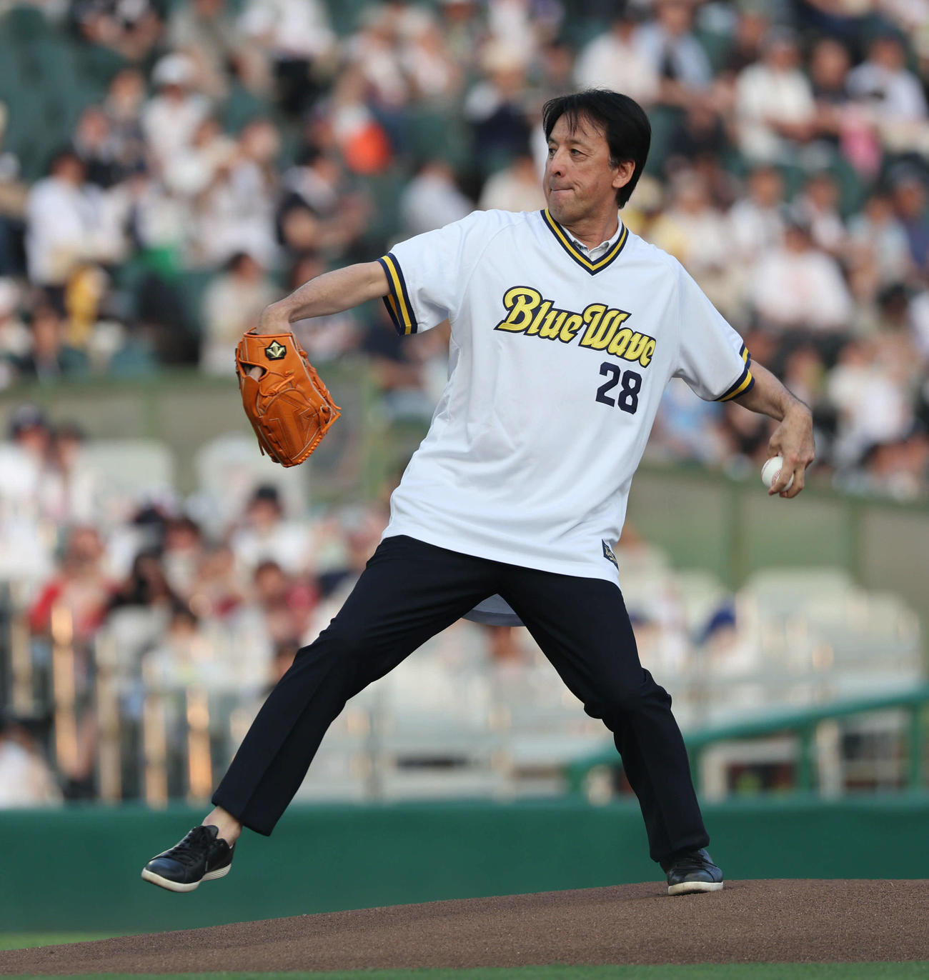 オリックス対ロッテ　始球式に登板した星野伸之（撮影・西尾就之）