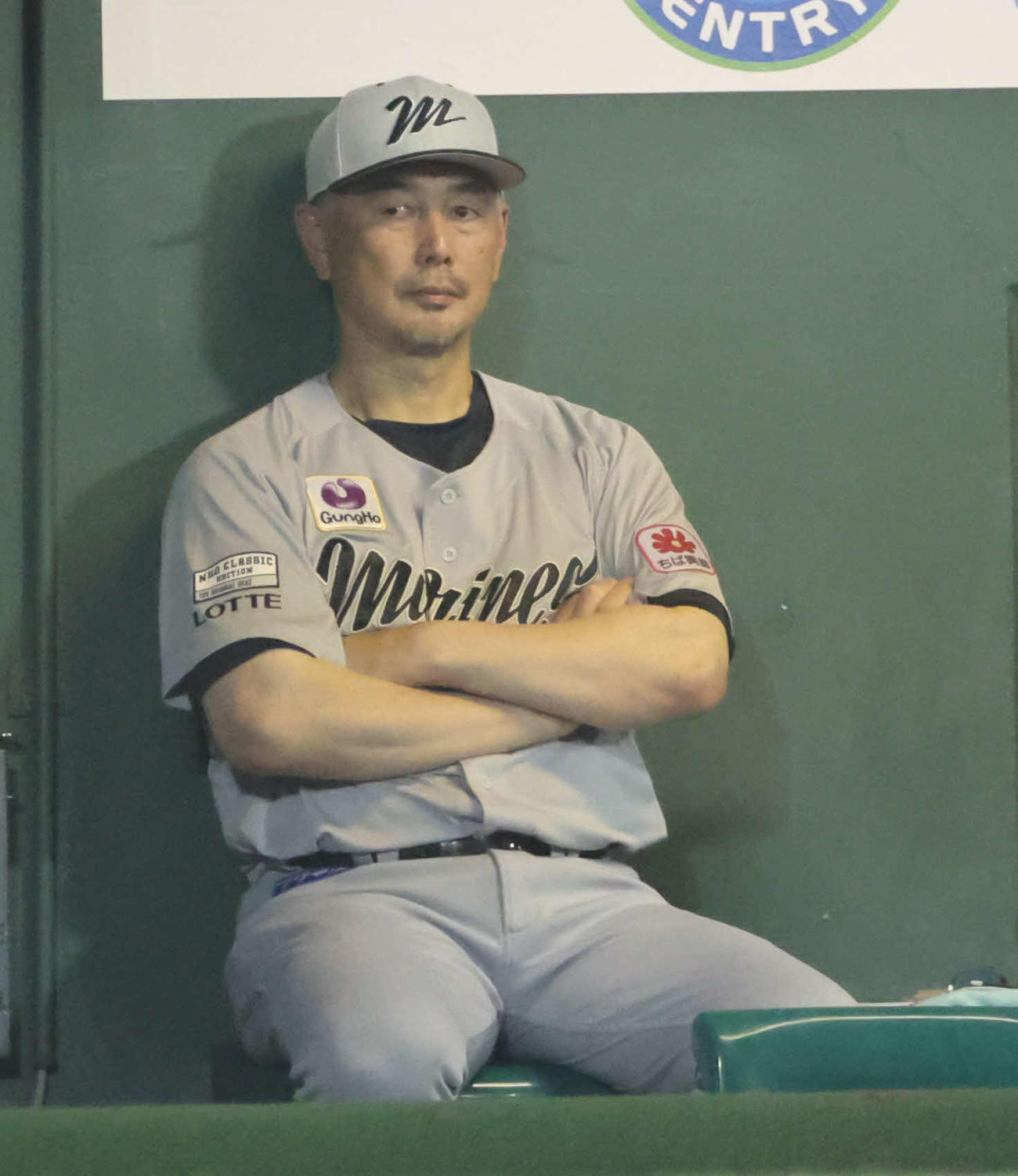 オリックス対ロッテ　ベンチで厳しい表情のロッテ吉井監督（撮影・西尾就之）