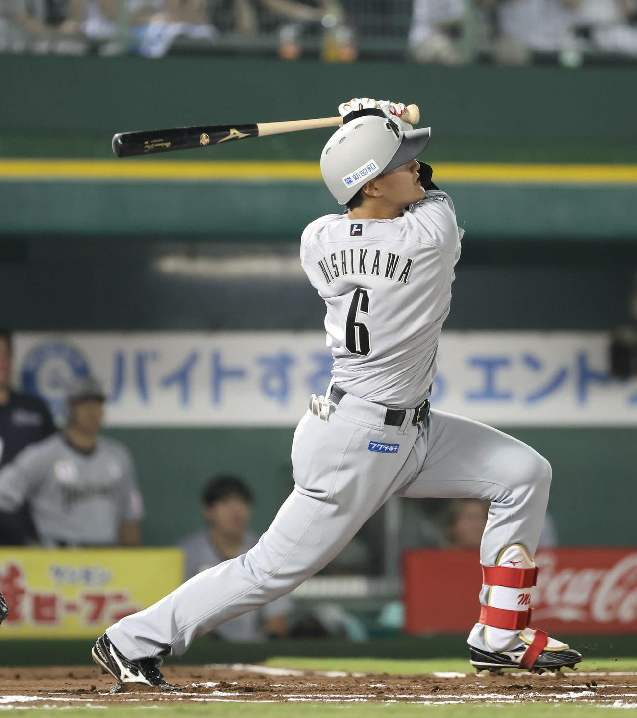 オリックス対ロッテ　6回表ロッテ1死、西川は右中間に二塁打を放つ（撮影・西尾就之）