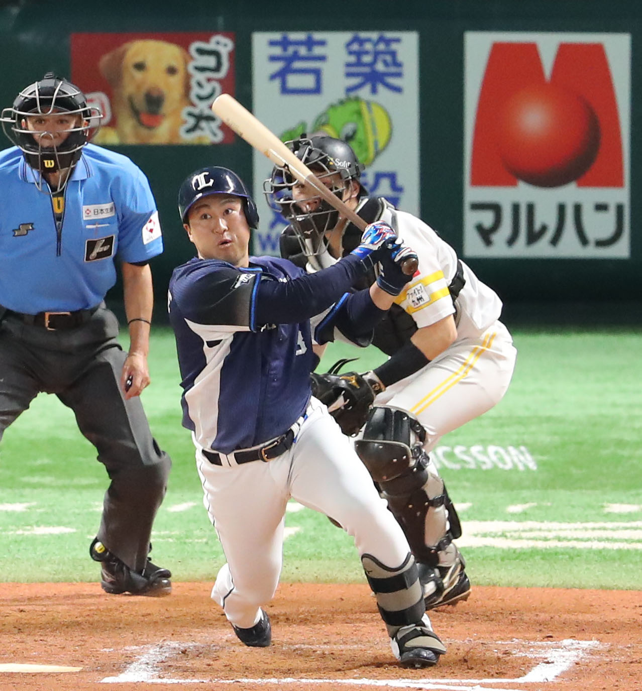 ソフトバンク対西武　8回表西武1死二塁、	渡部聖は中前に先制適時打を放つ（撮影・梅根麻紀）