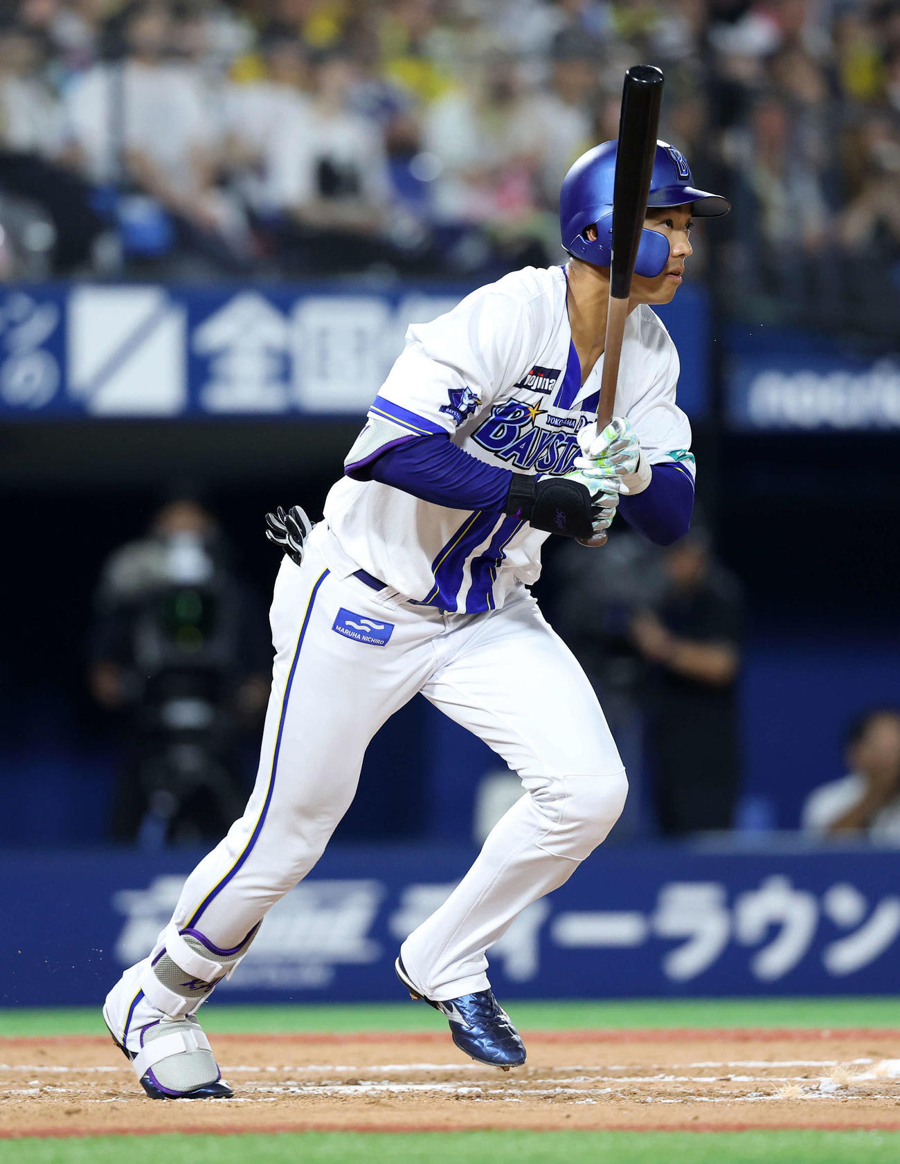 DeNA対阪神　7回裏DeNA無死二塁、梶原は右前打を放つ（撮影・鈴木正人）