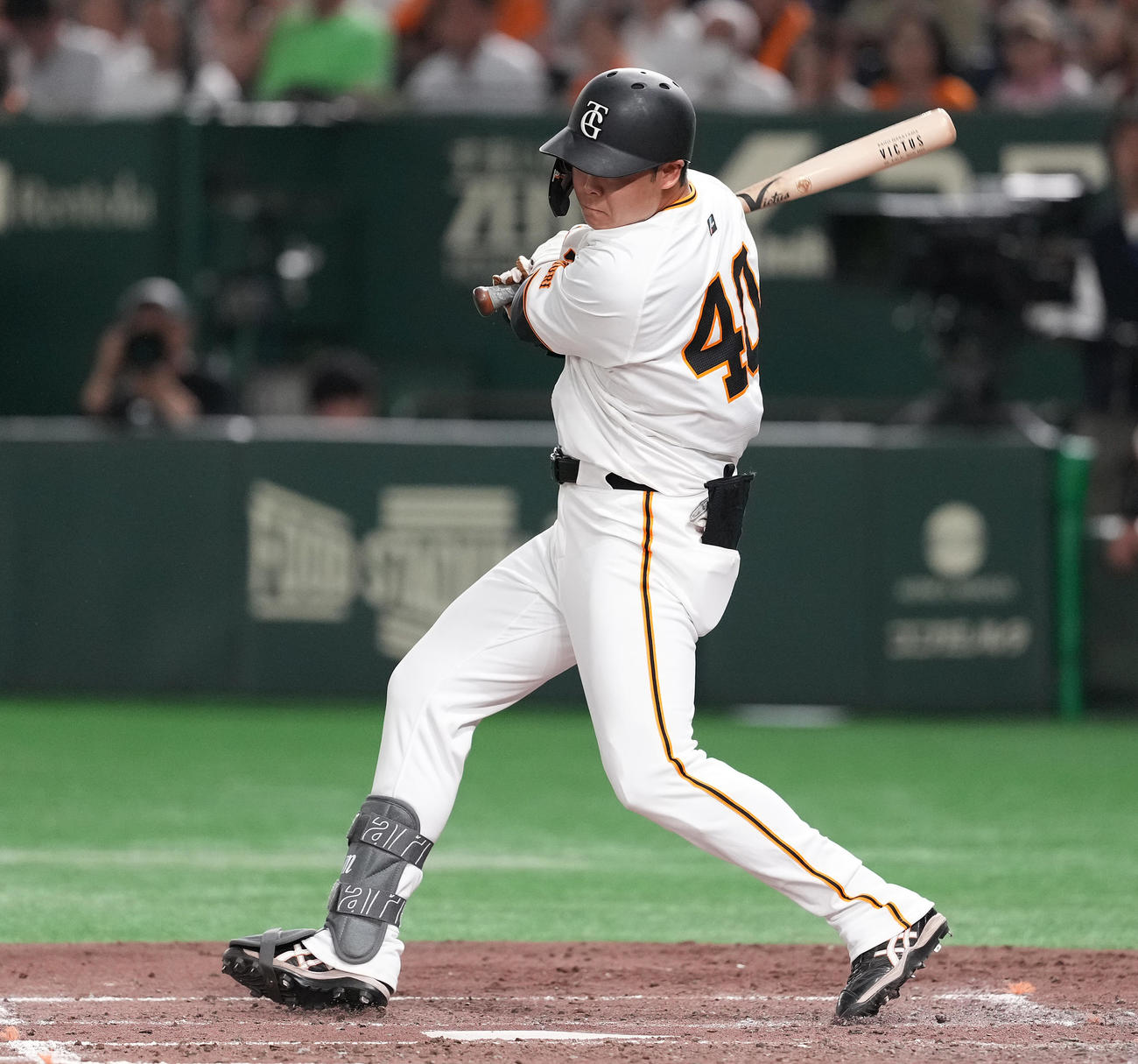 巨人対広島　5回裏巨人無死、左前打を放つ中山（撮影・鈴木みどり）