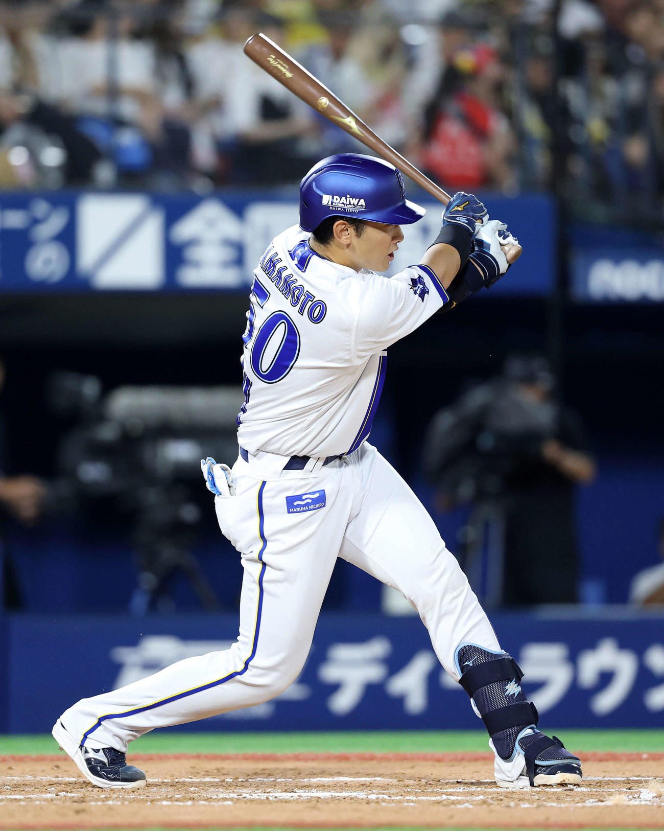 DeNA対阪神　7回裏DeNA無死、山本は左越え二塁打を放つ（撮影・鈴木正人）