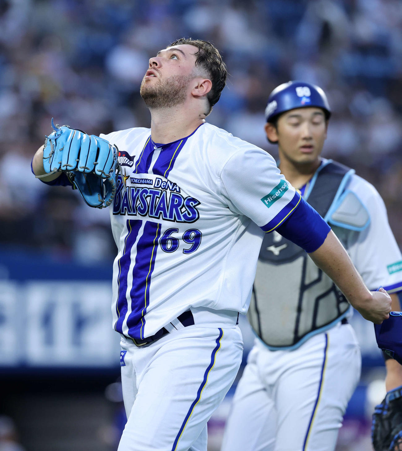 DeNA対阪神　3回表、阪神の攻撃を抑えベンチに引き揚げるDeNAケイ（撮影・鈴木正人）