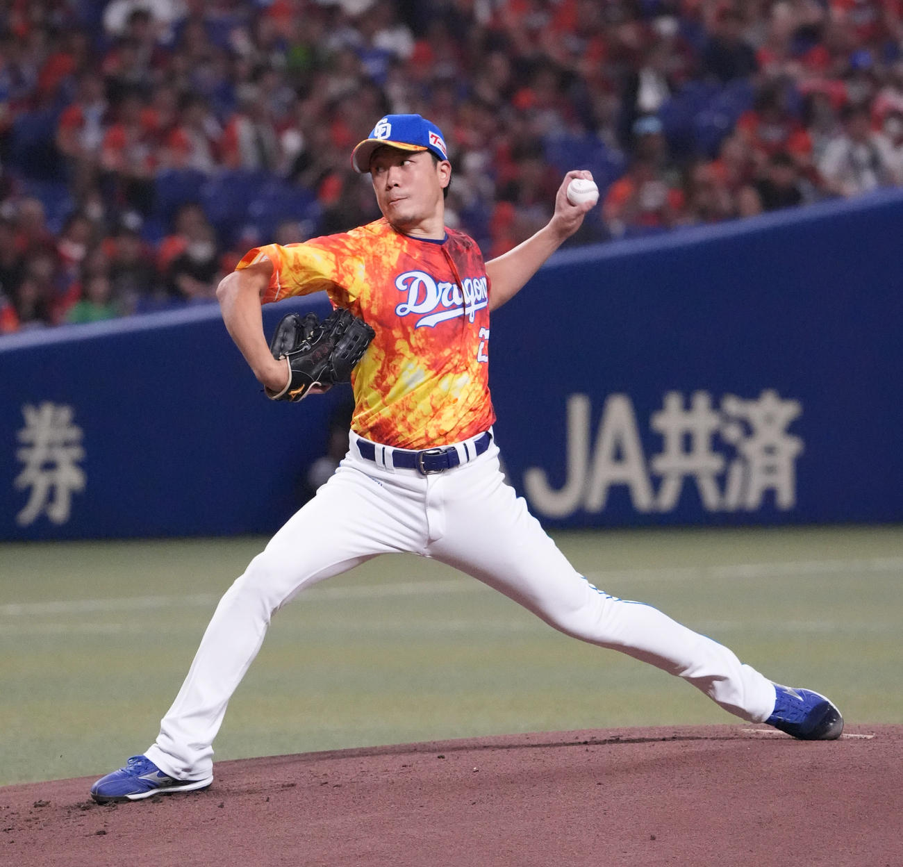 中日対ヤクルト　1回表、登板する中日先発の大野（撮影・森本幸一）