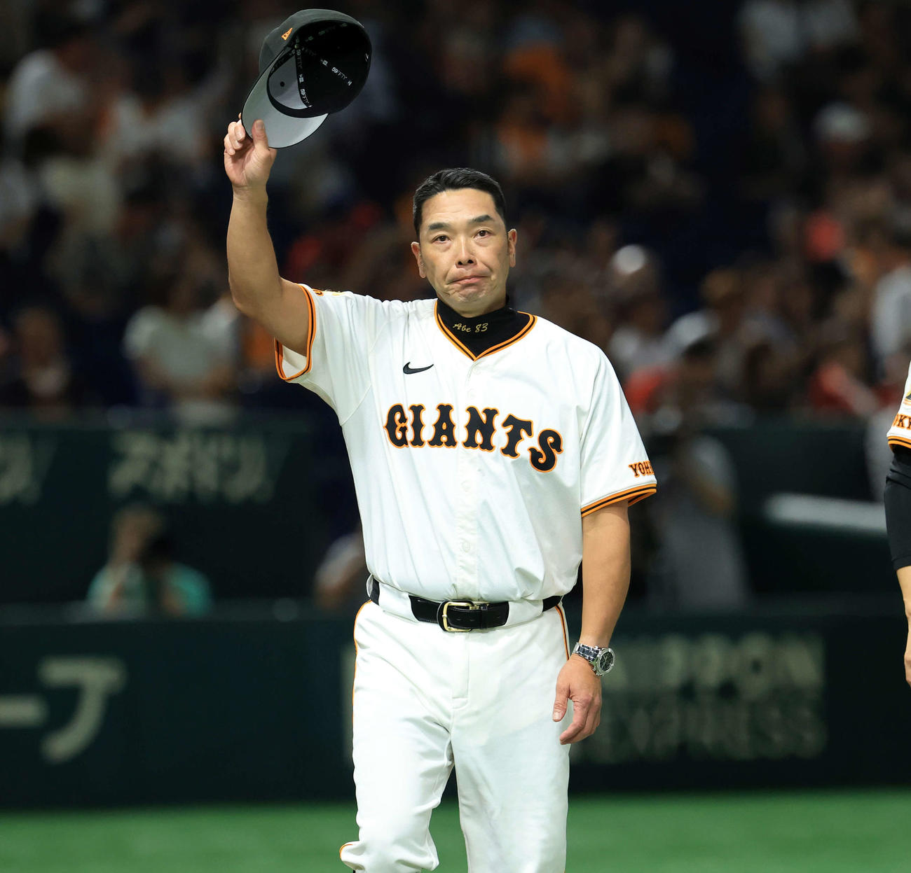 巨人対広島　連敗脱出でスタンドにあいさつする巨人阿部監督（撮影・浅見桂子）