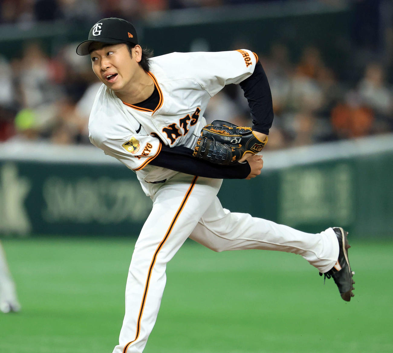 巨人対広島　力投する巨人先発の山崎（撮影・浅見桂子）