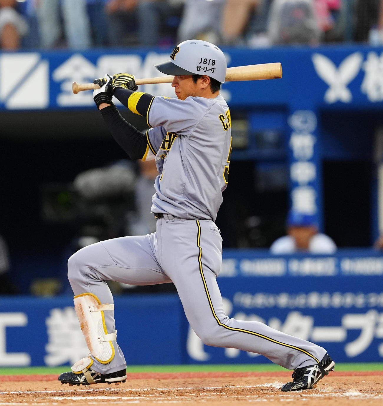 DeNA対阪神　3回表阪神1死一塁、右前打を放つ近本（撮影・清水貴仁）