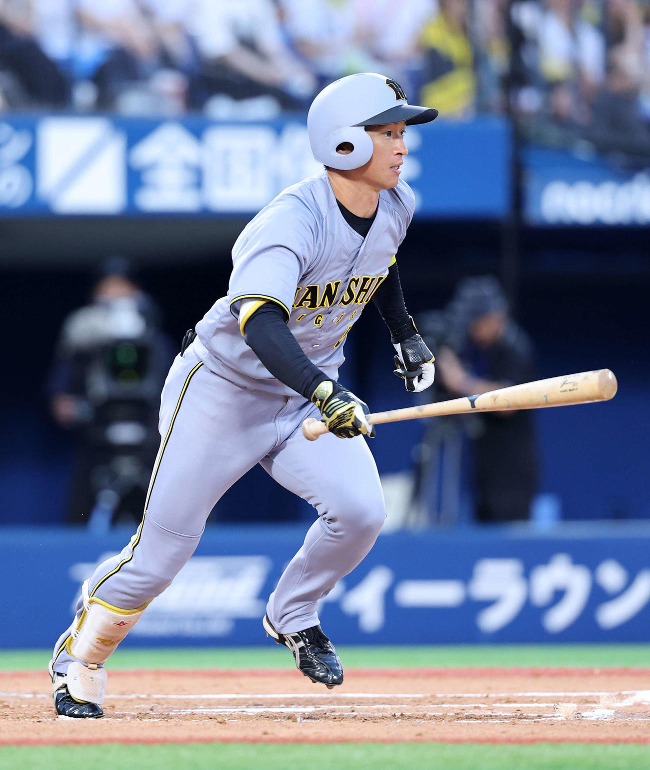 DeNA対阪神　3回表阪神1死一塁、近本は右前打を放つ（撮影・鈴木正人）