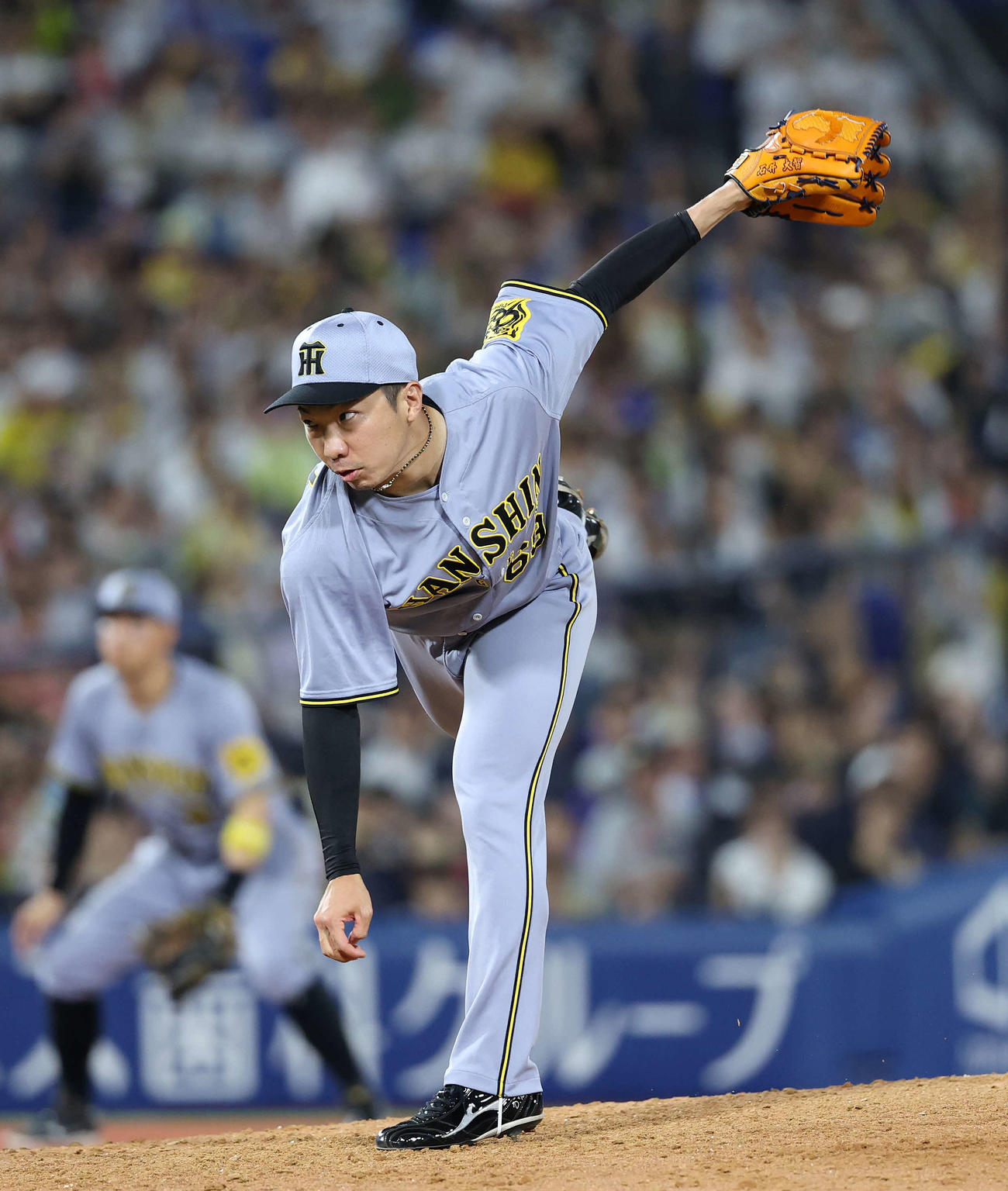 DeNA対阪神　力投する阪神2番手の石井（撮影・鈴木正人）
