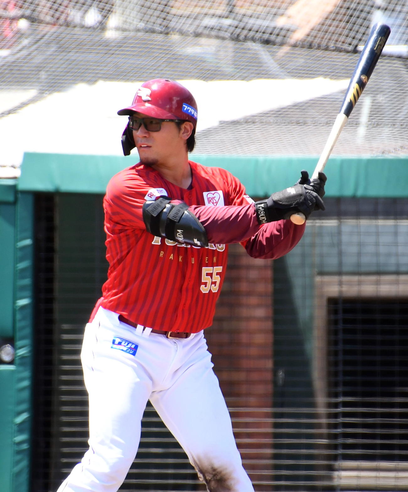 楽天対巨人　バットを寝かせるような新フォームで打席に立った楽天安田（撮影・山田愛斗）