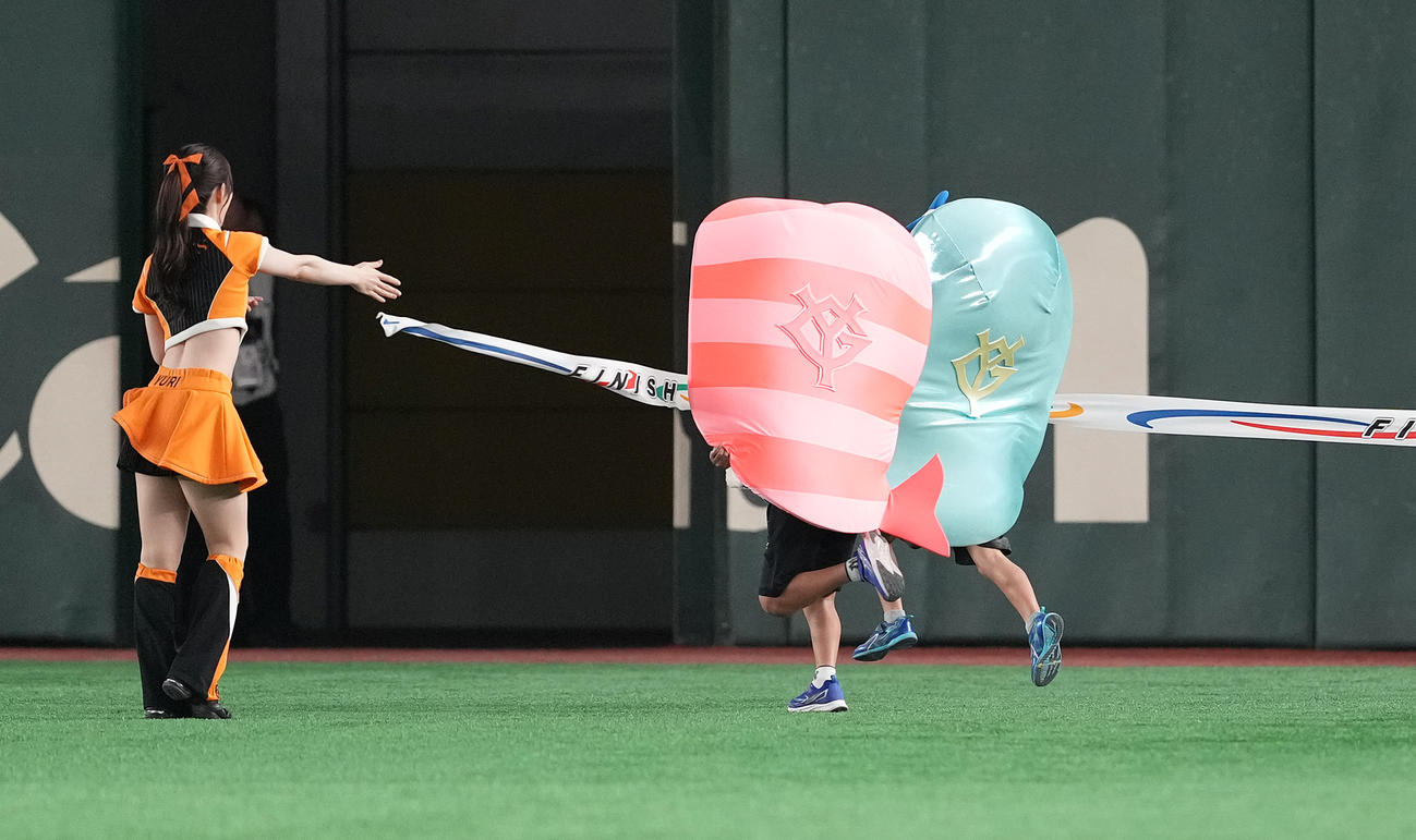 巨人対広島　すしレースはコハダの勝利（撮影・鈴木みどり）