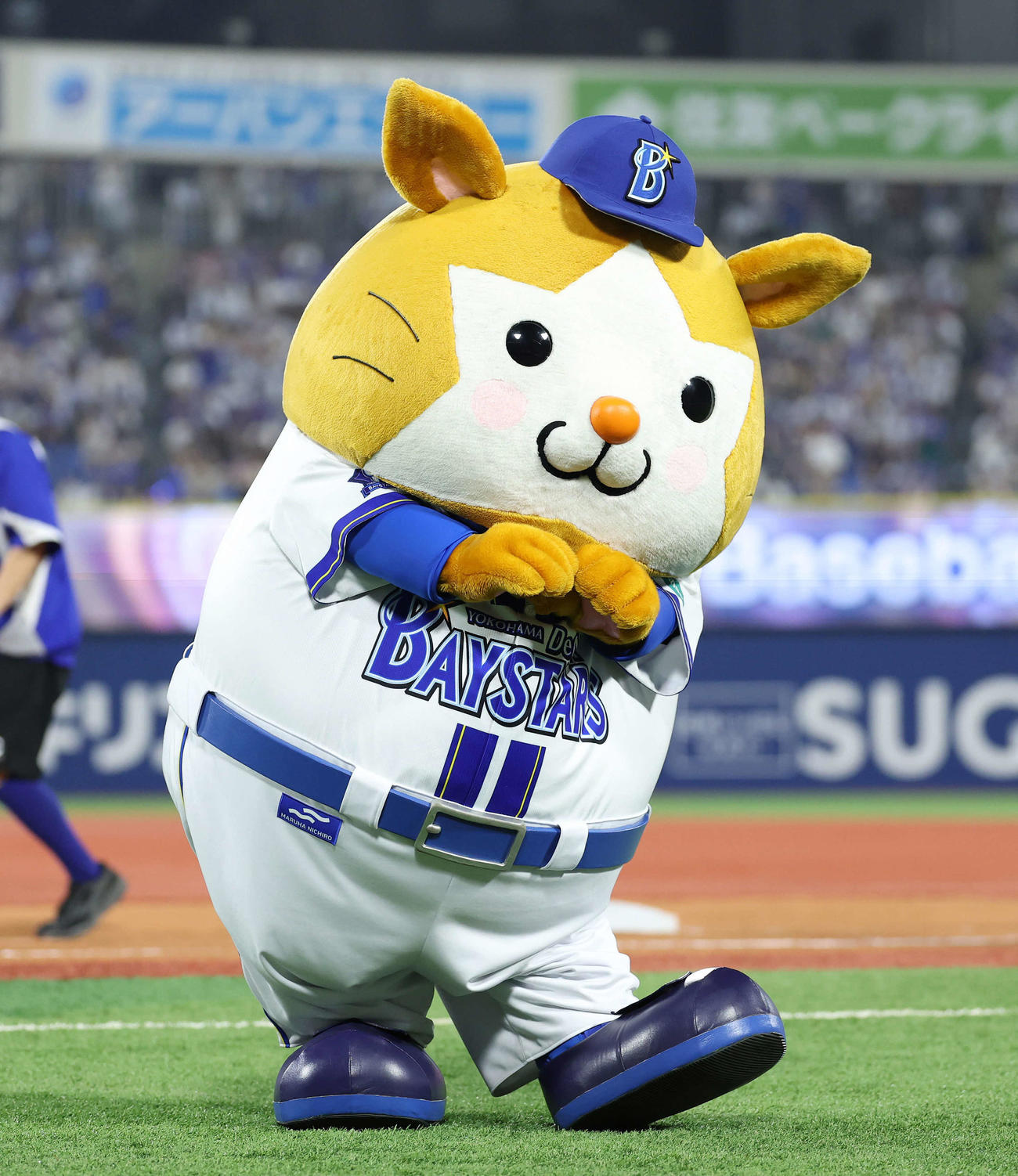 DeNA対阪神　ダンスで球場を盛り上げるDB・スターマン（撮影・鈴木正人）