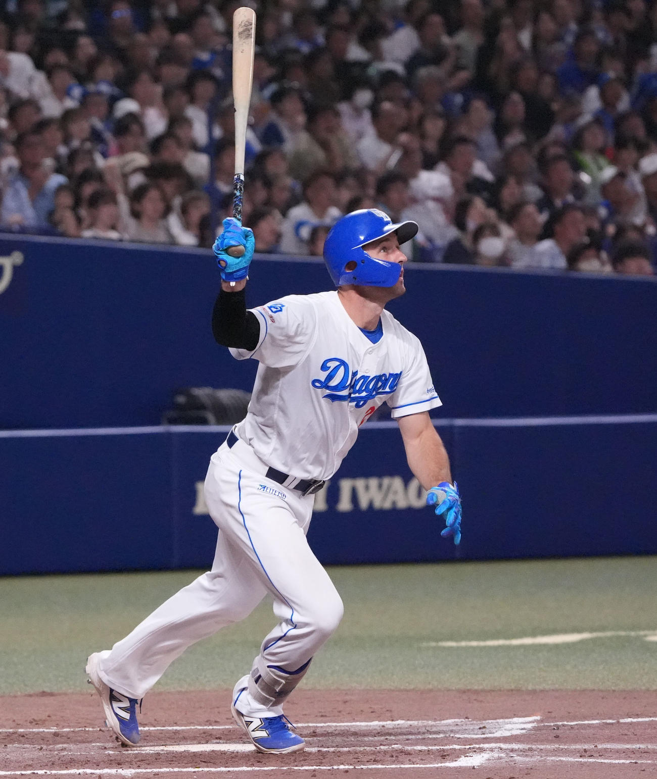 中日対ヤクルト　7回裏中日1死二塁、右適時二塁打を放つボスラー（撮影・森本幸一）