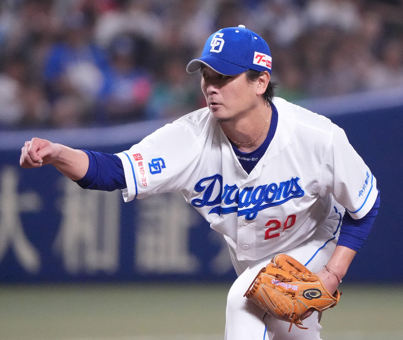 中日対ヤクルト　1回表、登板する中日先発の涌井（撮影・森本幸一）