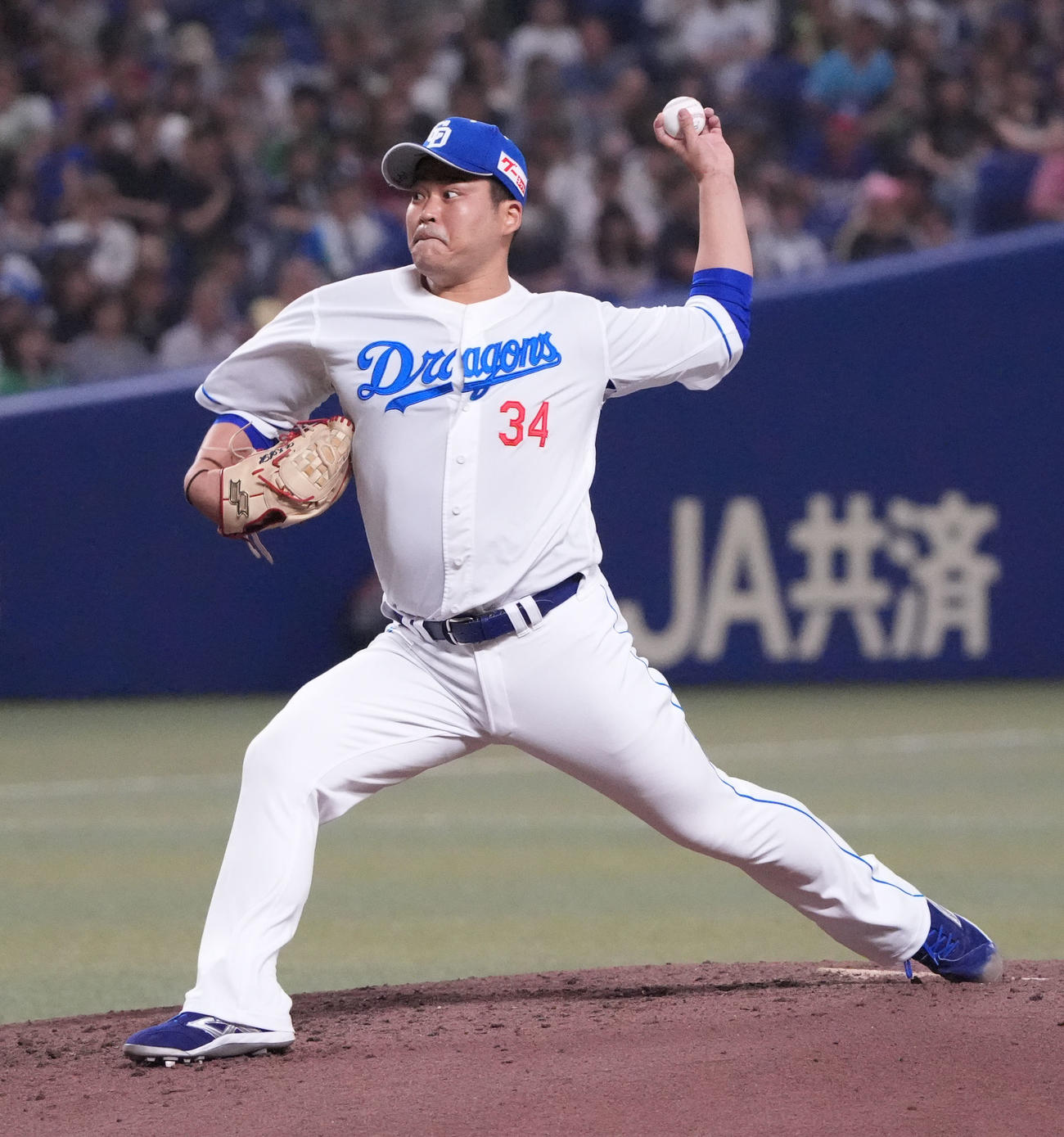 中日対ヤクルト　5回表、中日2番手で登板する福（撮影・森本幸一）