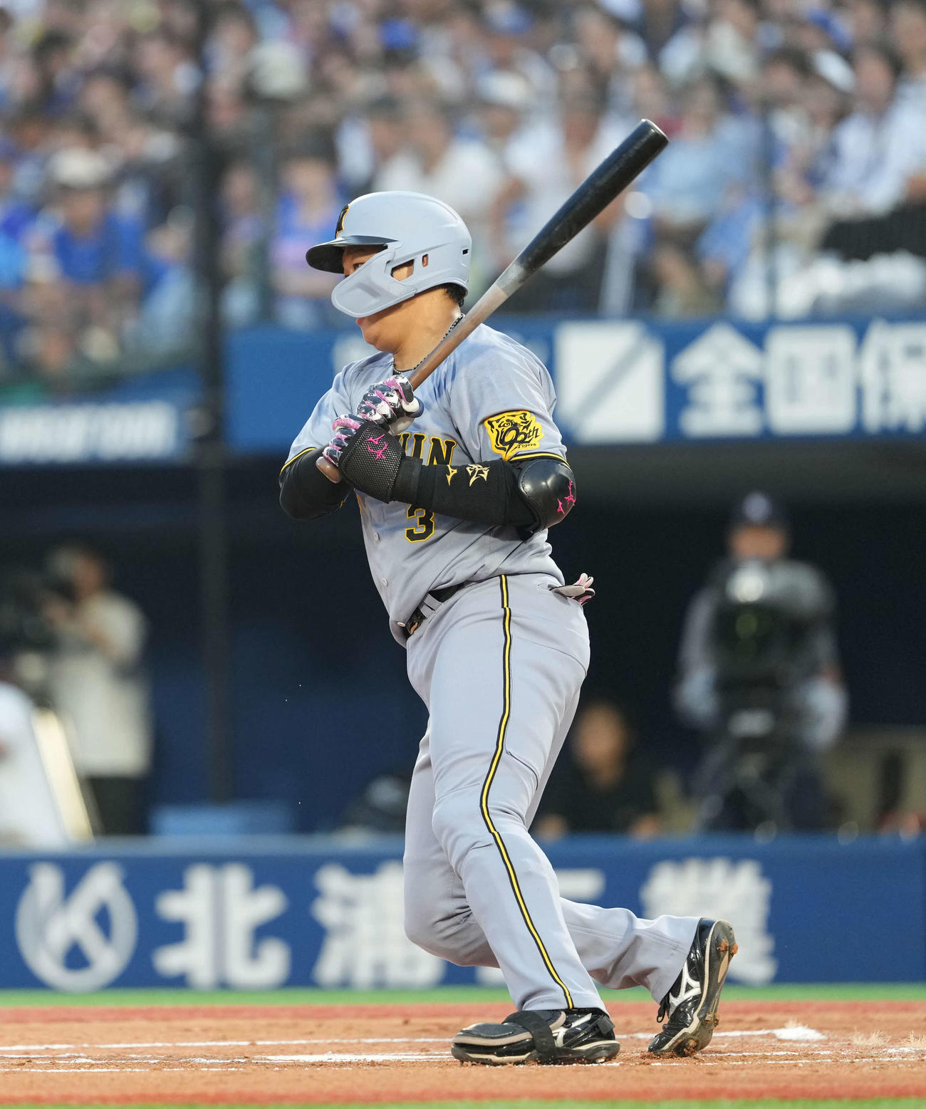 DeNA対阪神　2回表阪神無死、左前打を放つ大山（撮影・井上学）