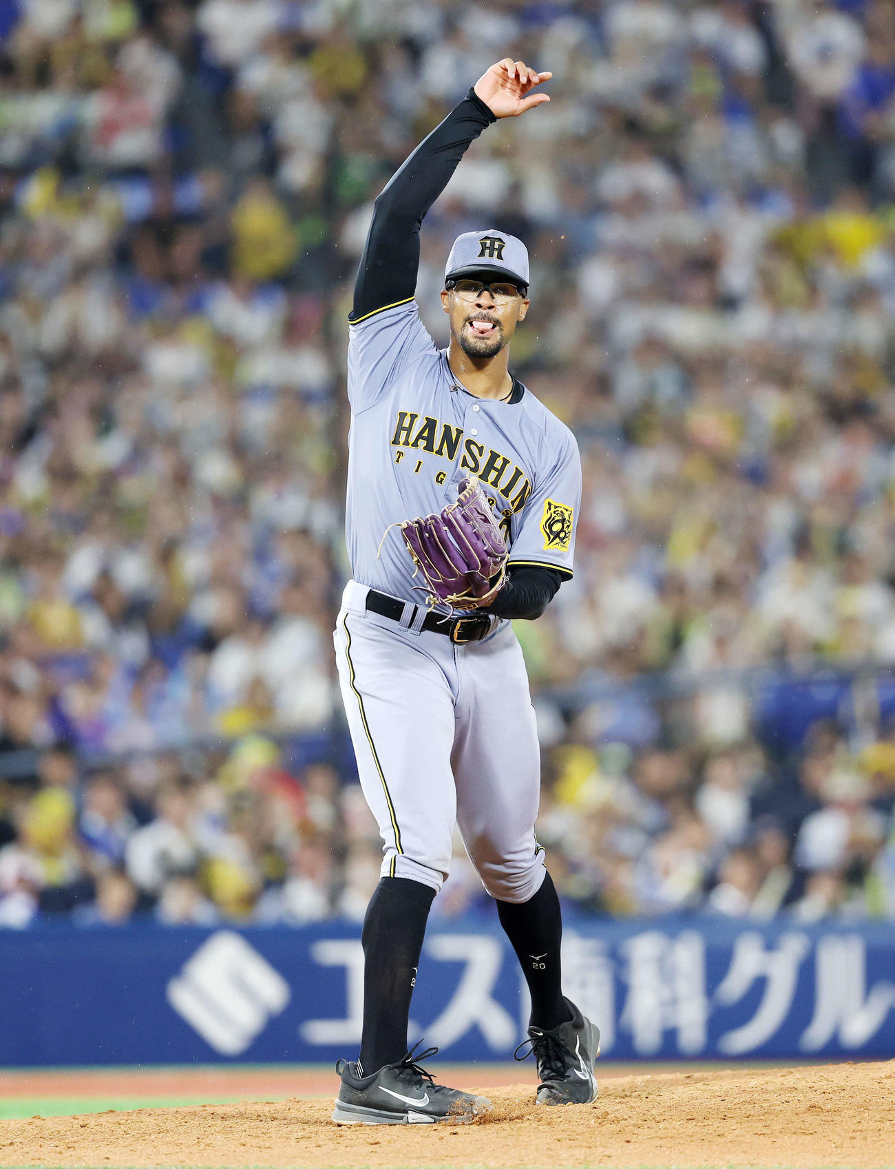 DeNA対阪神　勝利しポーズを決める阪神デュプランティエ（撮影・鈴木正人）