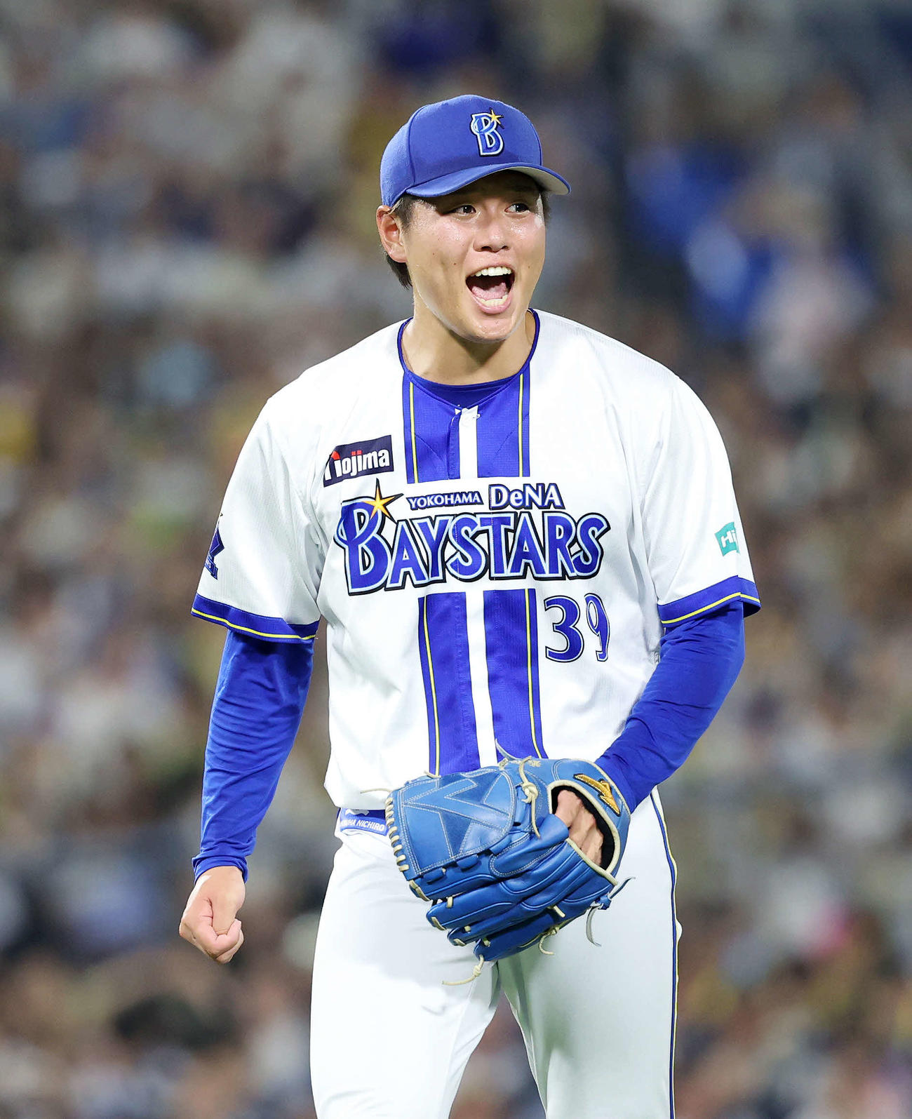 DeNA対阪神　9回表、阪神の攻撃を抑えガッツポーズで雄たけびを上げるDeNA若松（撮影・鈴木正人）
