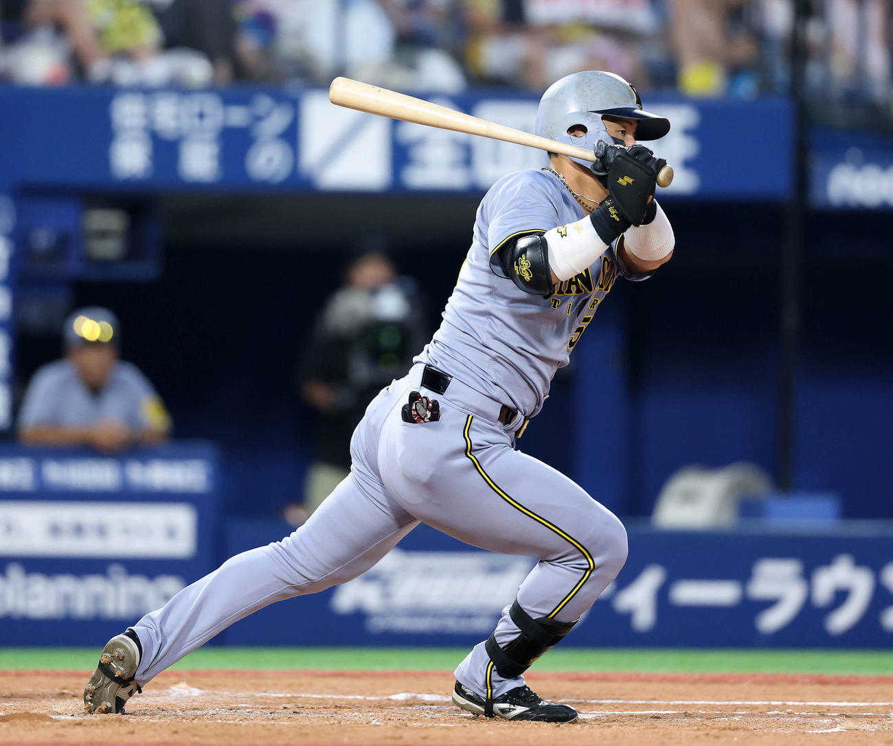 DeNA対阪神　4回表阪神2死一塁、前川は右前打を放つ（撮影・鈴木正人）