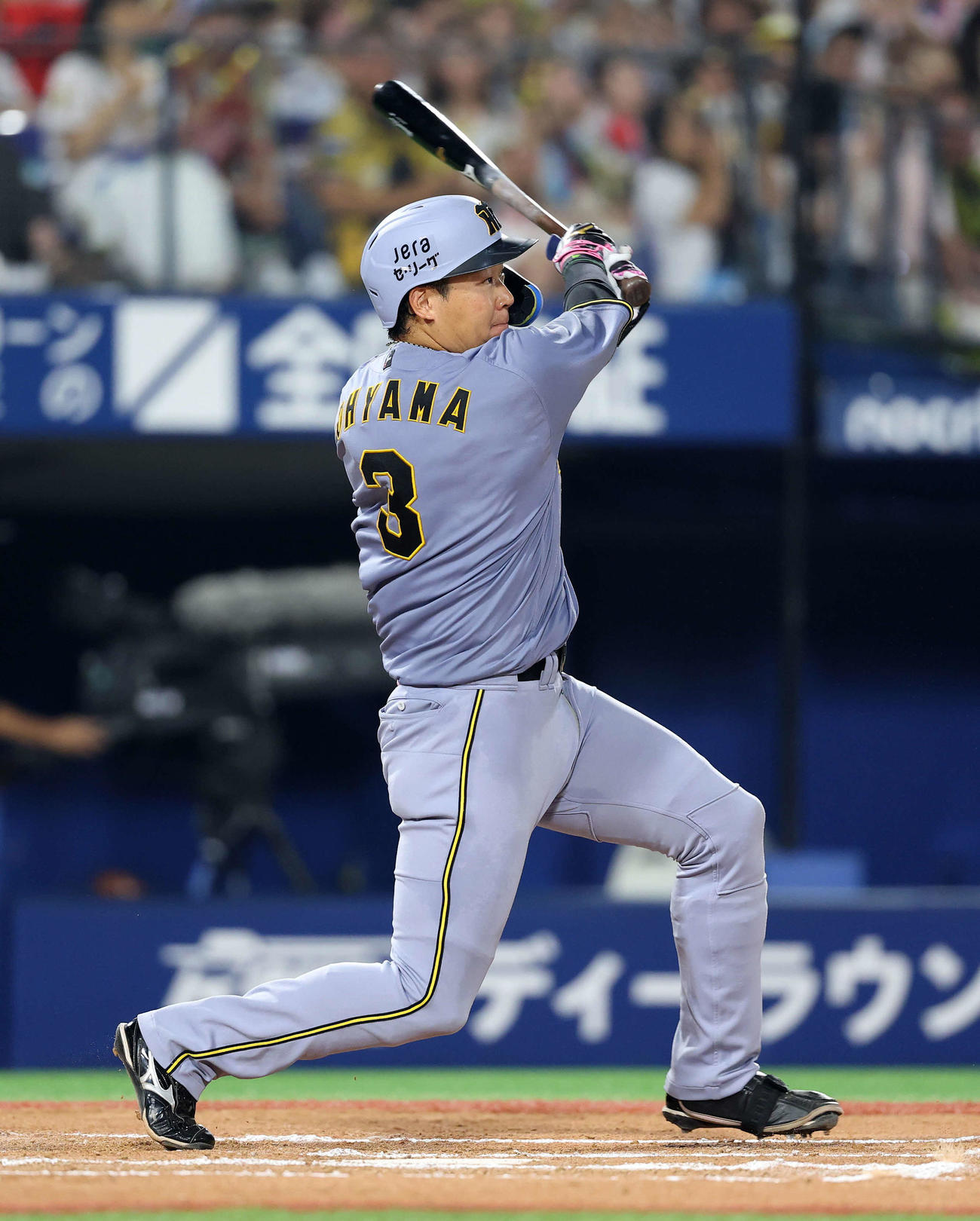 DeNA対阪神　6回表阪神無死、大山は右越え二塁打を放つ（撮影・鈴木正人）