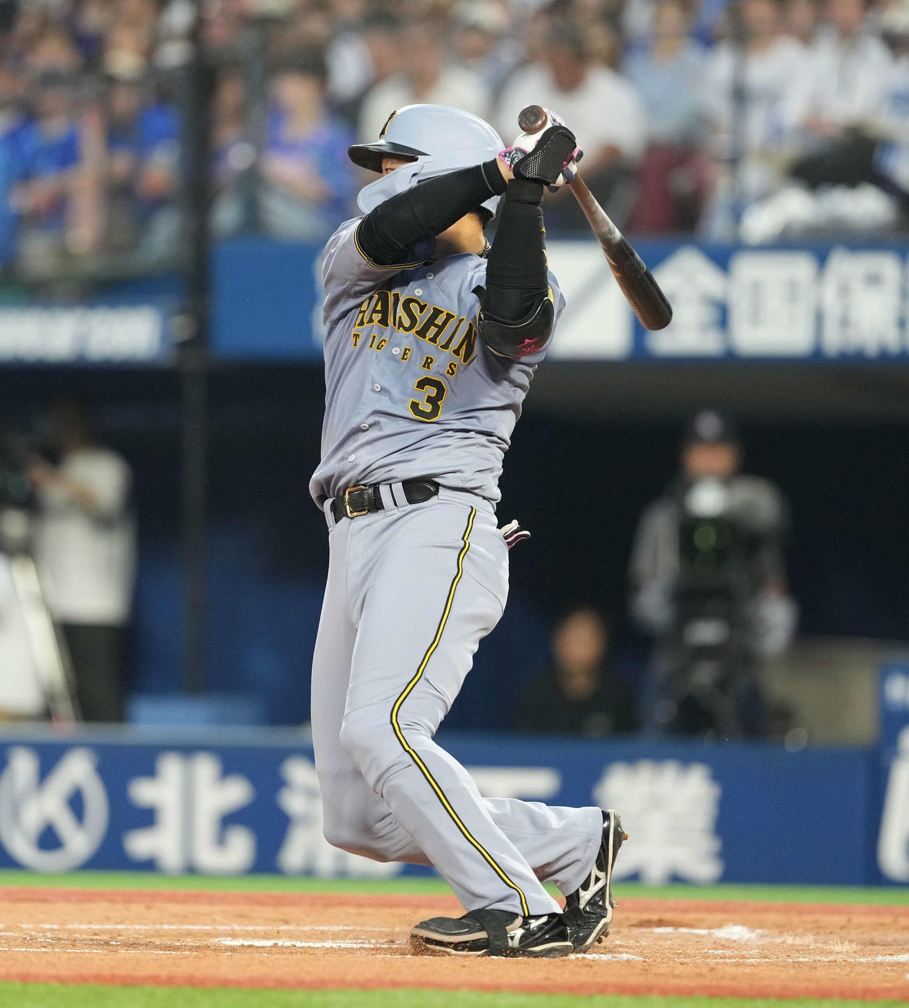 DeNA対阪神　4回表阪神2死、右前打を放つ大山（撮影・井上学）