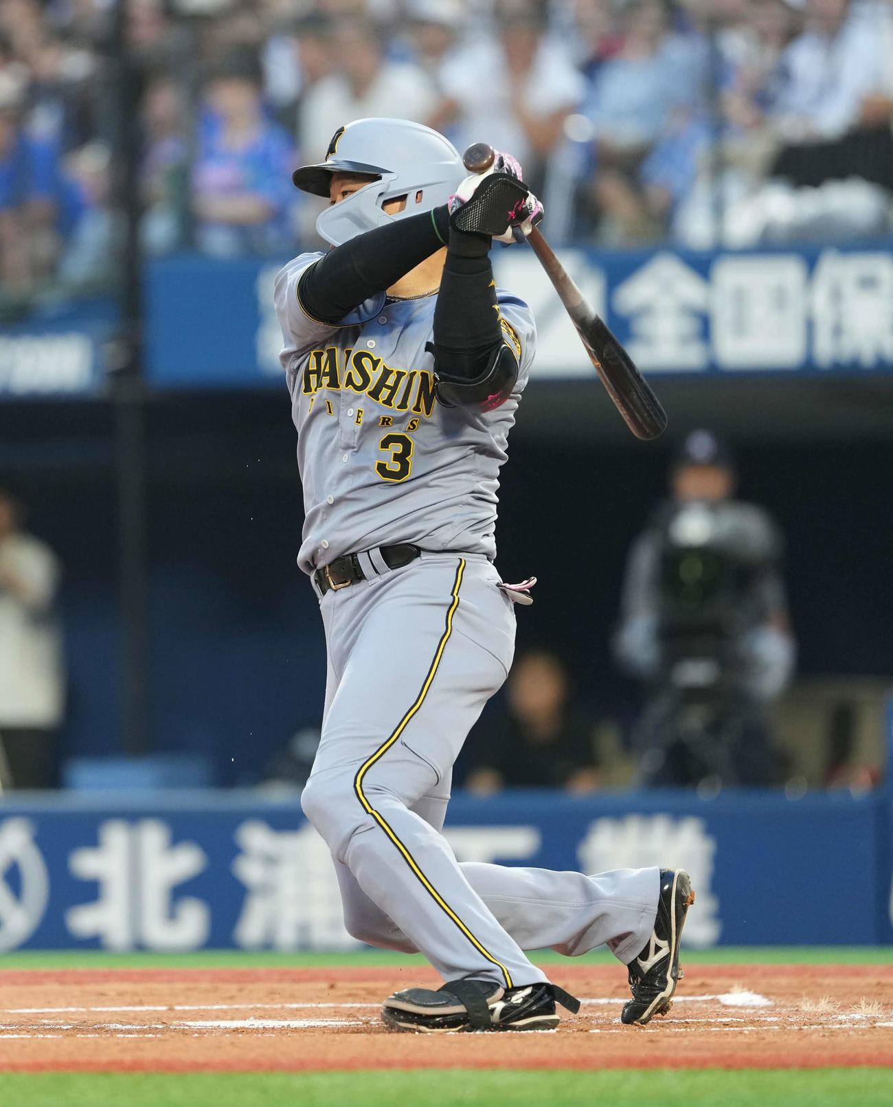 DeNA対阪神　2回表阪神無死、左前打を放つ大山（撮影・井上学）