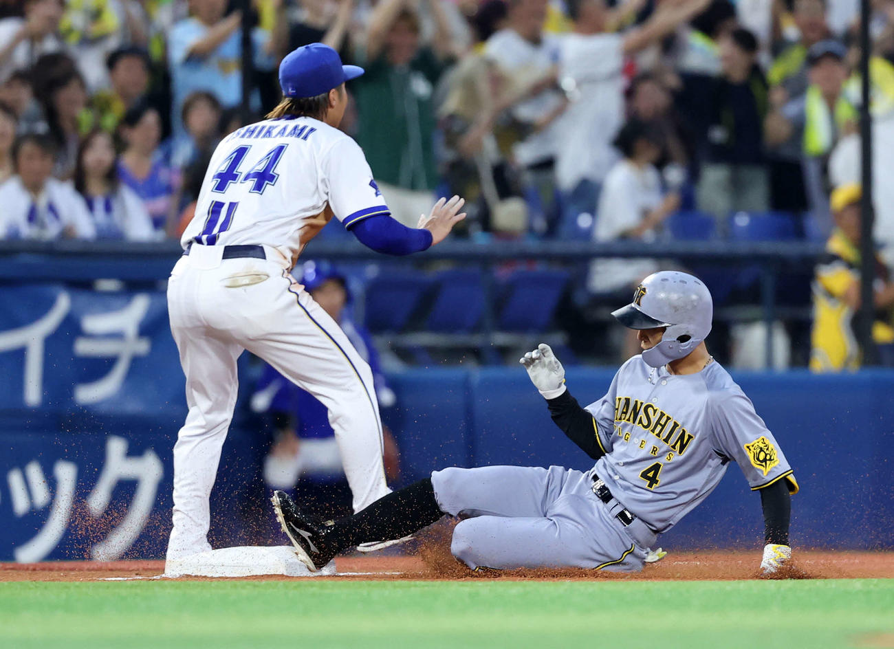 DeNA対阪神　4回表阪神2死一、三塁、熊谷は左越え適時三塁打を放つ（撮影・鈴木正人）