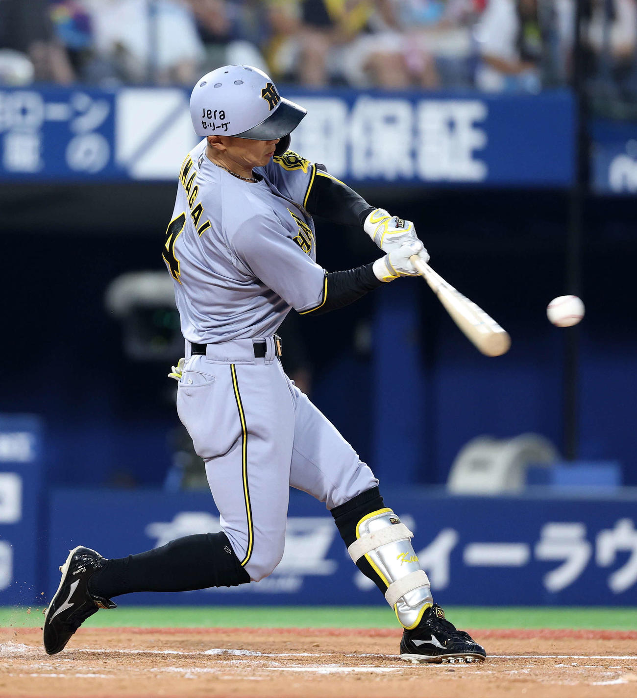 DeNA対阪神　4回表阪神2死一、三塁、熊谷は左越え適時三塁打を放つ（撮影・鈴木正人）