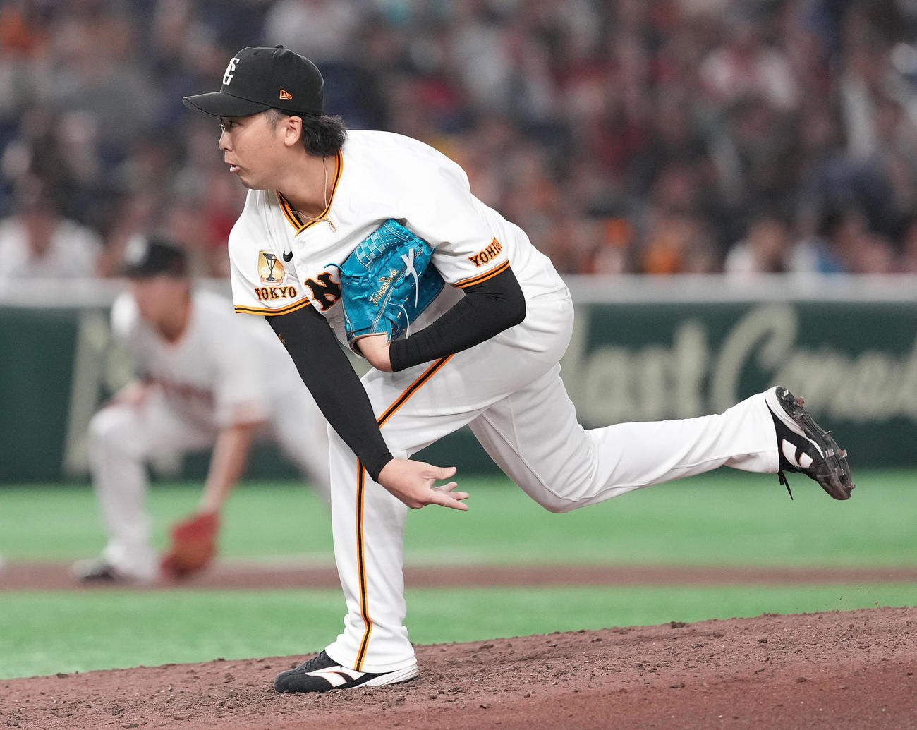 巨人対広島　10回表から5番手で登板した巨人船迫（撮影・鈴木みどり）