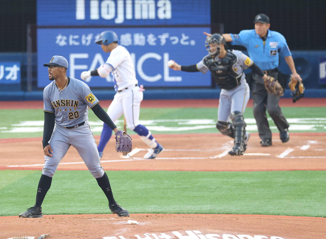 DeNA対阪神　1回裏DeNA無死、桑原を空振り三振に仕留めるデュプランティエ（撮影・河田真司）