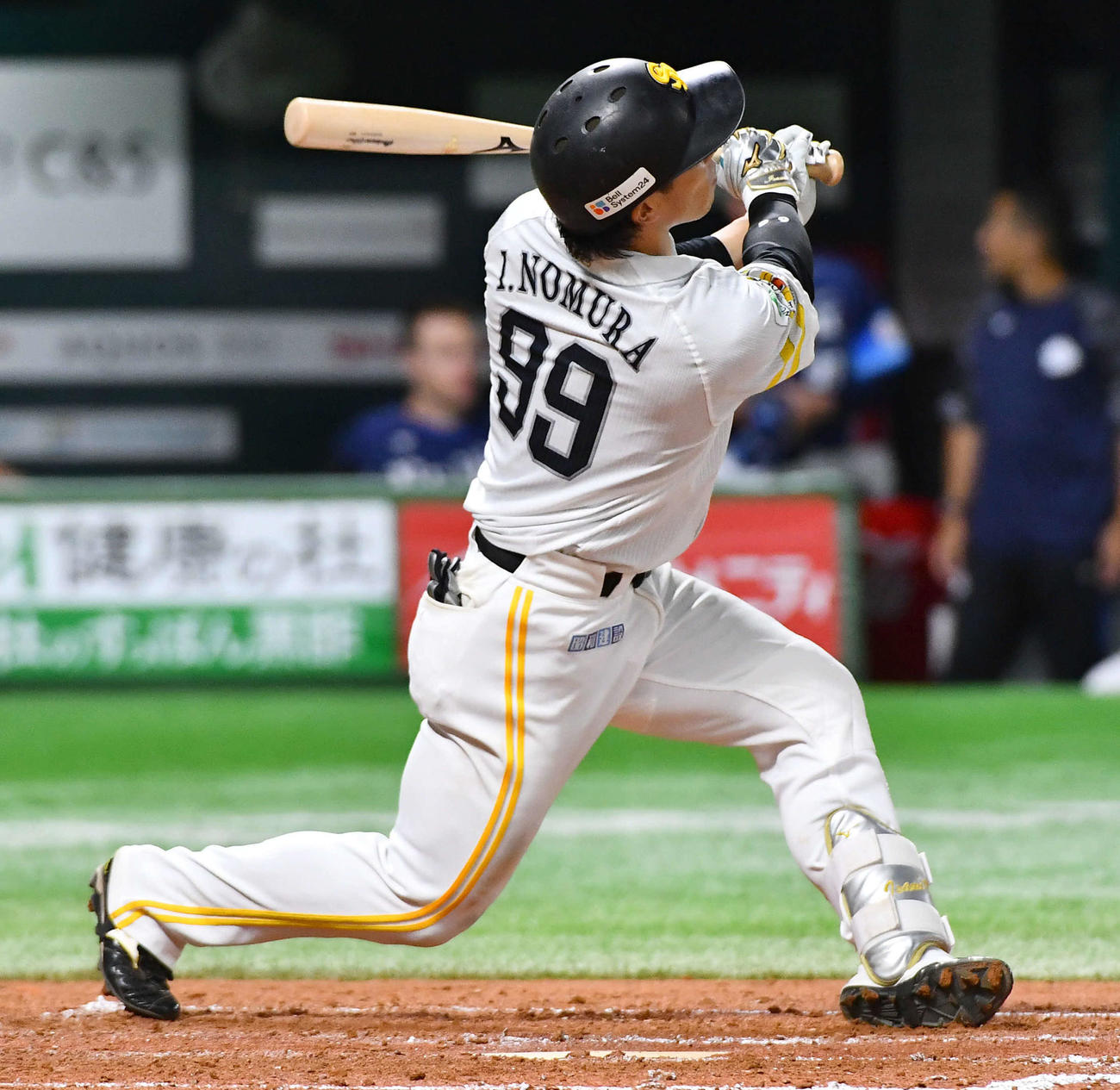 ソフトバンク対西武　4回裏ソフトバンク2死一塁、野村は勝ち越しの左越え2点本塁打を放つ（撮影・岩下翔太）