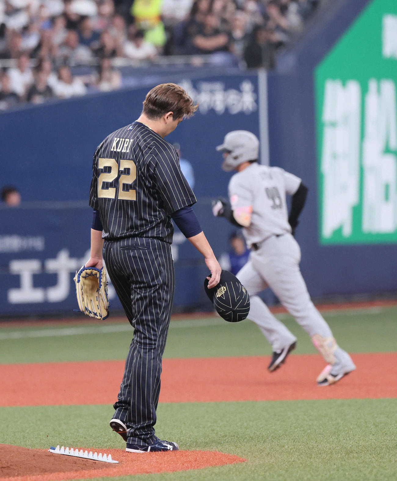 オリックス対ロッテ　2回表ロッテ無死、九里はソトに左越え先制本塁打を浴びる（撮影・宮崎幸一)