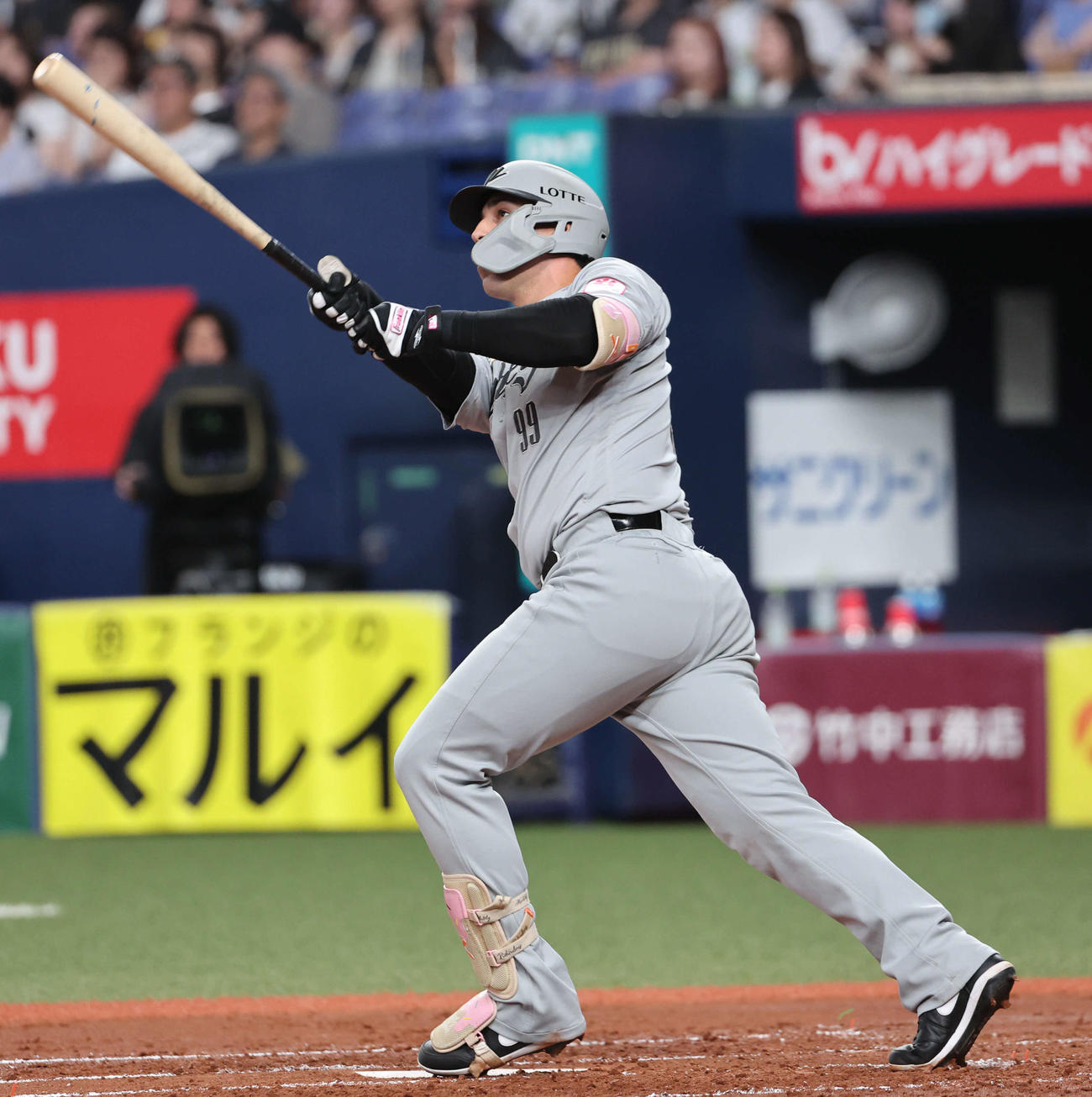 オリックス対ロッテ　2回表ロッテ無死、ソトは左越えに本塁打を放つ（撮影・西尾就之）