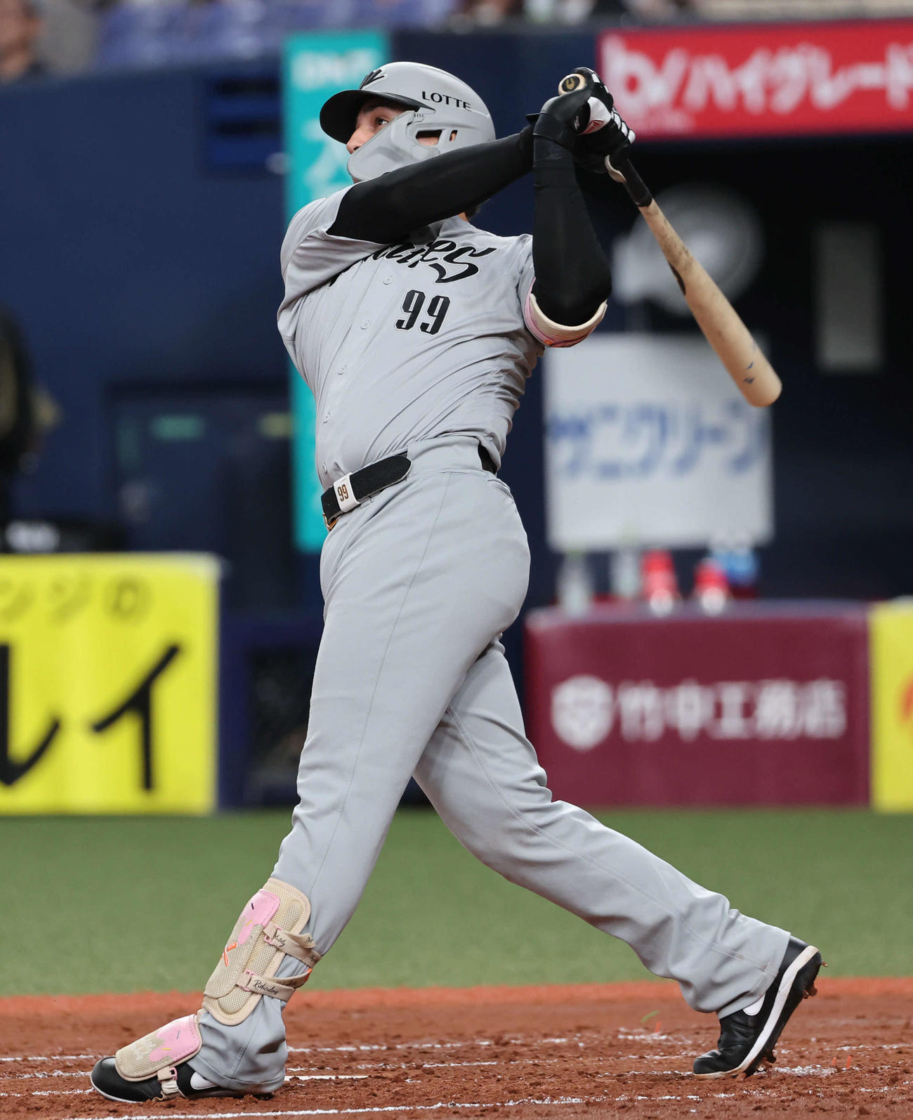 オリックス対ロッテ　2回表ロッテ無死、ソトは左越えに本塁打を放つ（撮影・西尾就之）