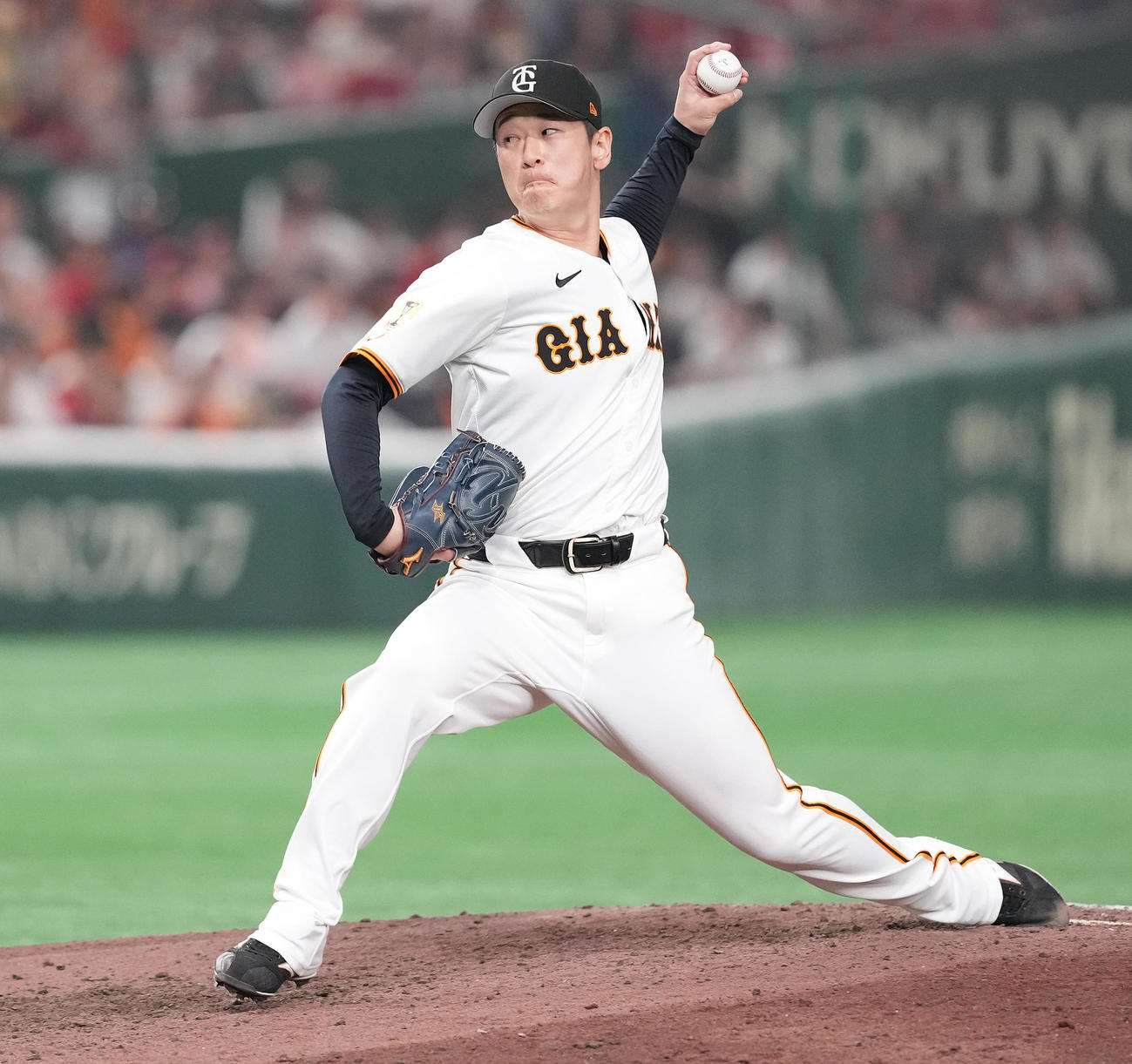 巨人対広島　8回表途中から2番手で登板した巨人中川（撮影・鈴木みどり）