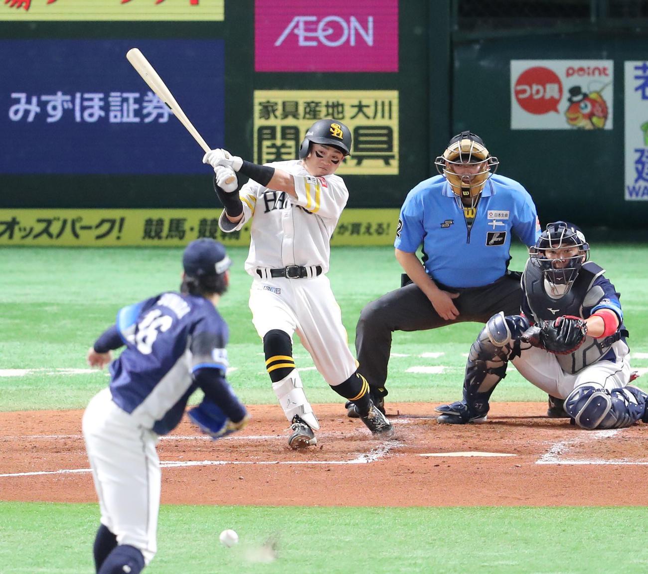 ソフトバンク対西武　2回裏ソフトバンク2死一、三塁、牧原大は同点となる中前適時打を放つ（撮影・梅根麻紀）