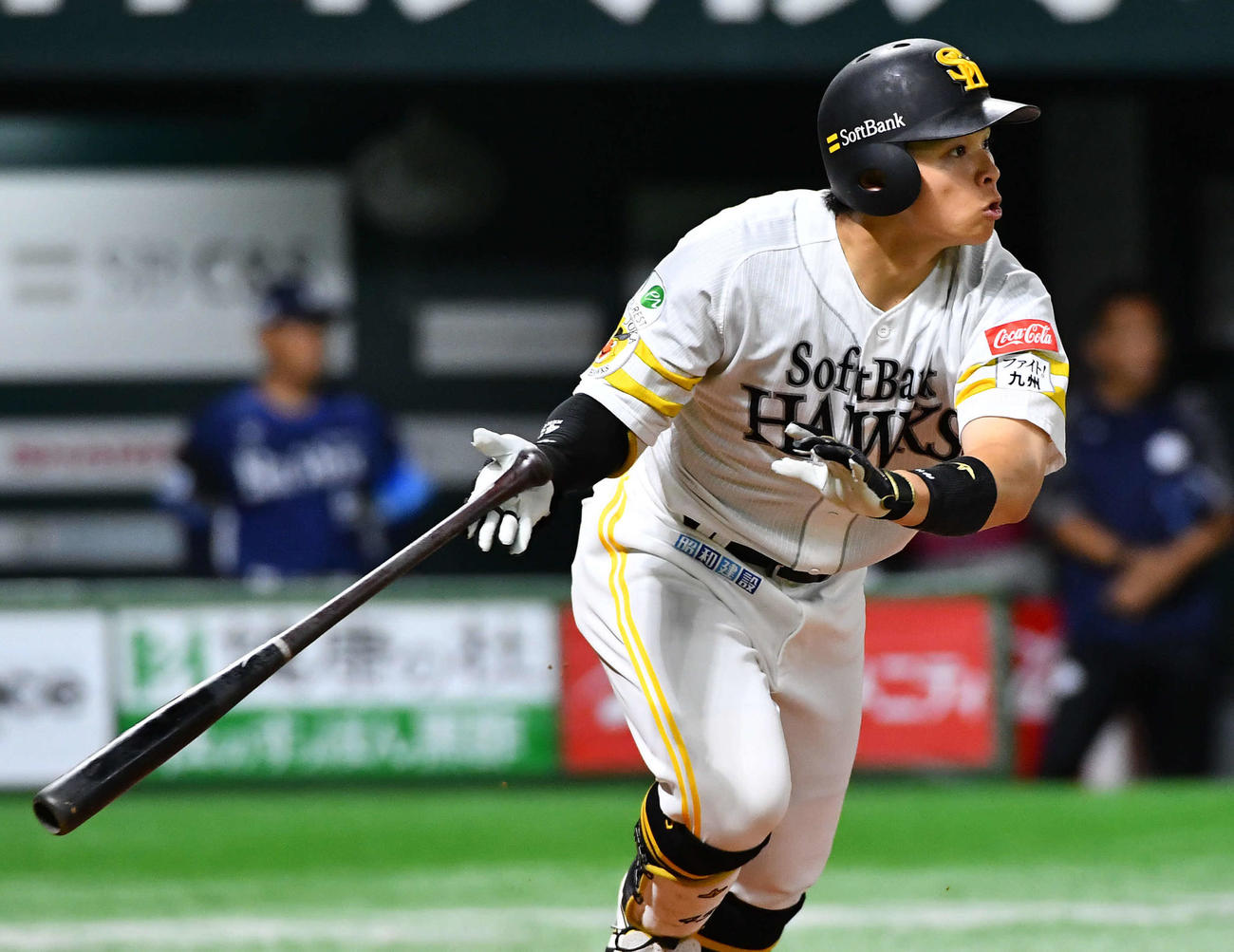 ソフトバンク対西武　2回裏ソフトバンク2死、谷川原は右中間へ二塁打を放つ（撮影・岩下翔太）